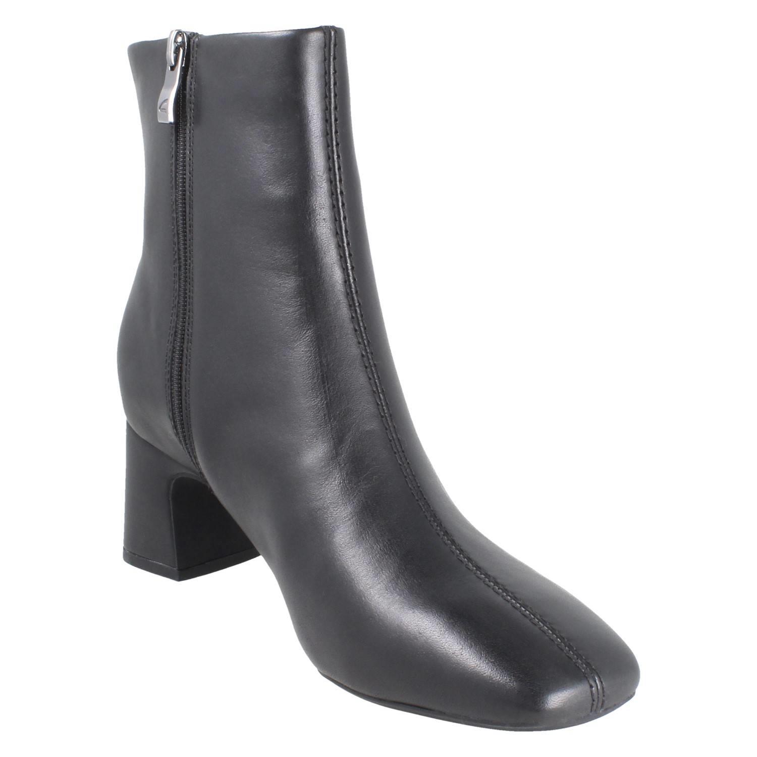 Damen Clarks Smart Leather Blockabsatz Quadratische Zehe Stiefeletten Fernie Zip - Picture 8 of 19