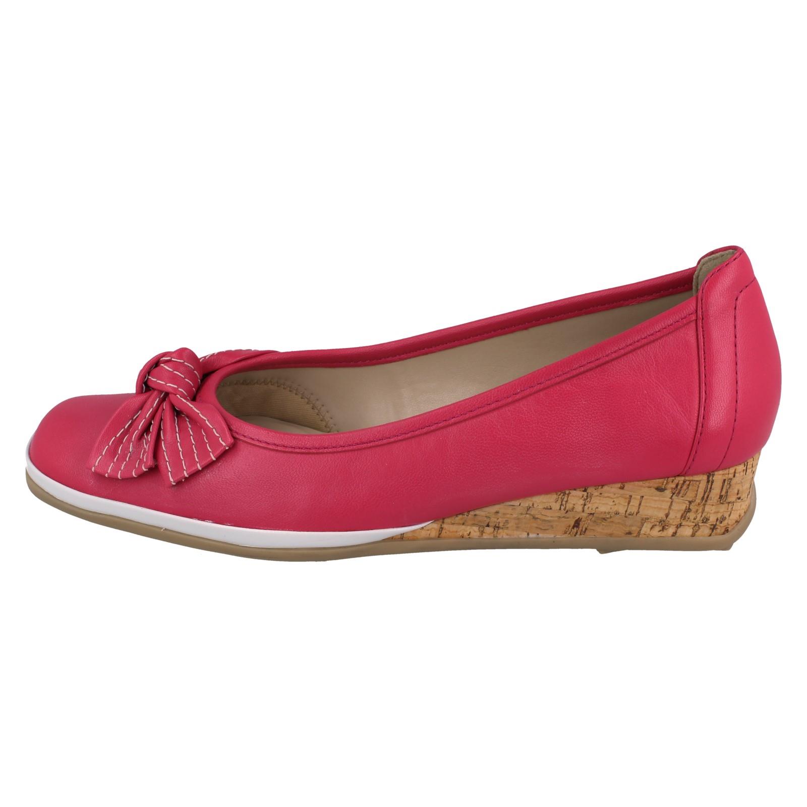 Zapato de tacón de cuña pequeño de cuero Van-Dal para dama Barbados II - Imagen 8 de 19