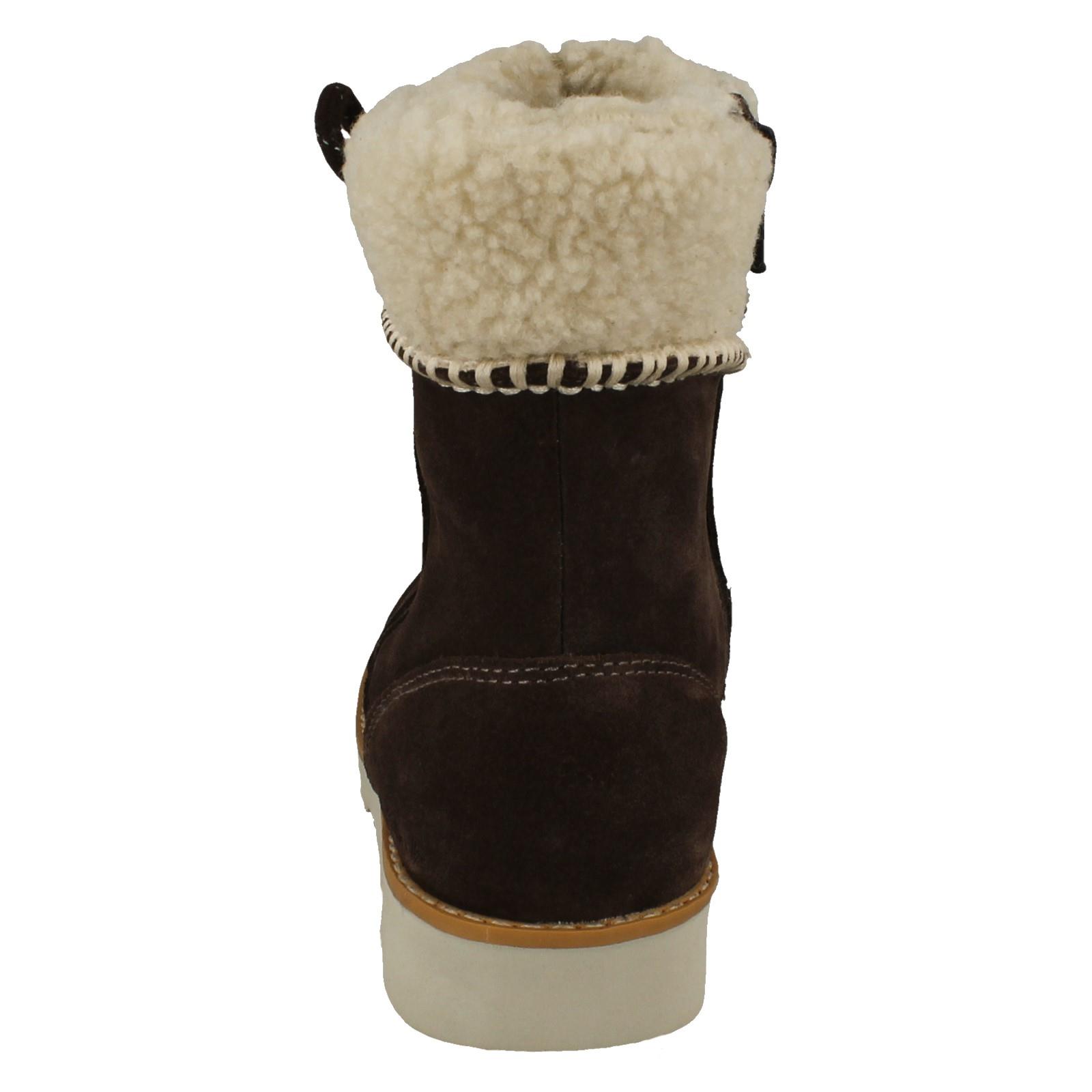 Girls Clarks Stylish Teddy Inspired Fur Cuff Boots Crown Loop - Picture 5 of 10