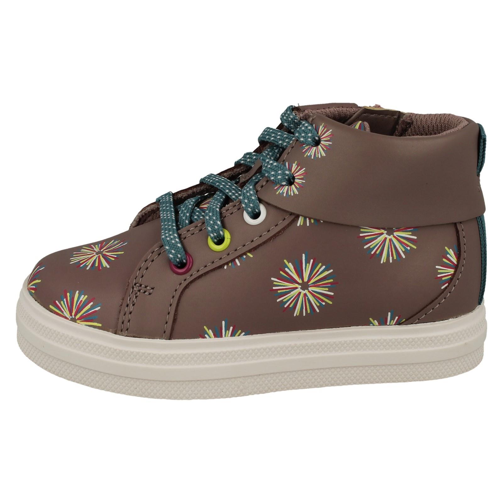 "Botas informales de suela gruesa para niñas Clarks ""Nova Pom"" - Imagen 5 de 10