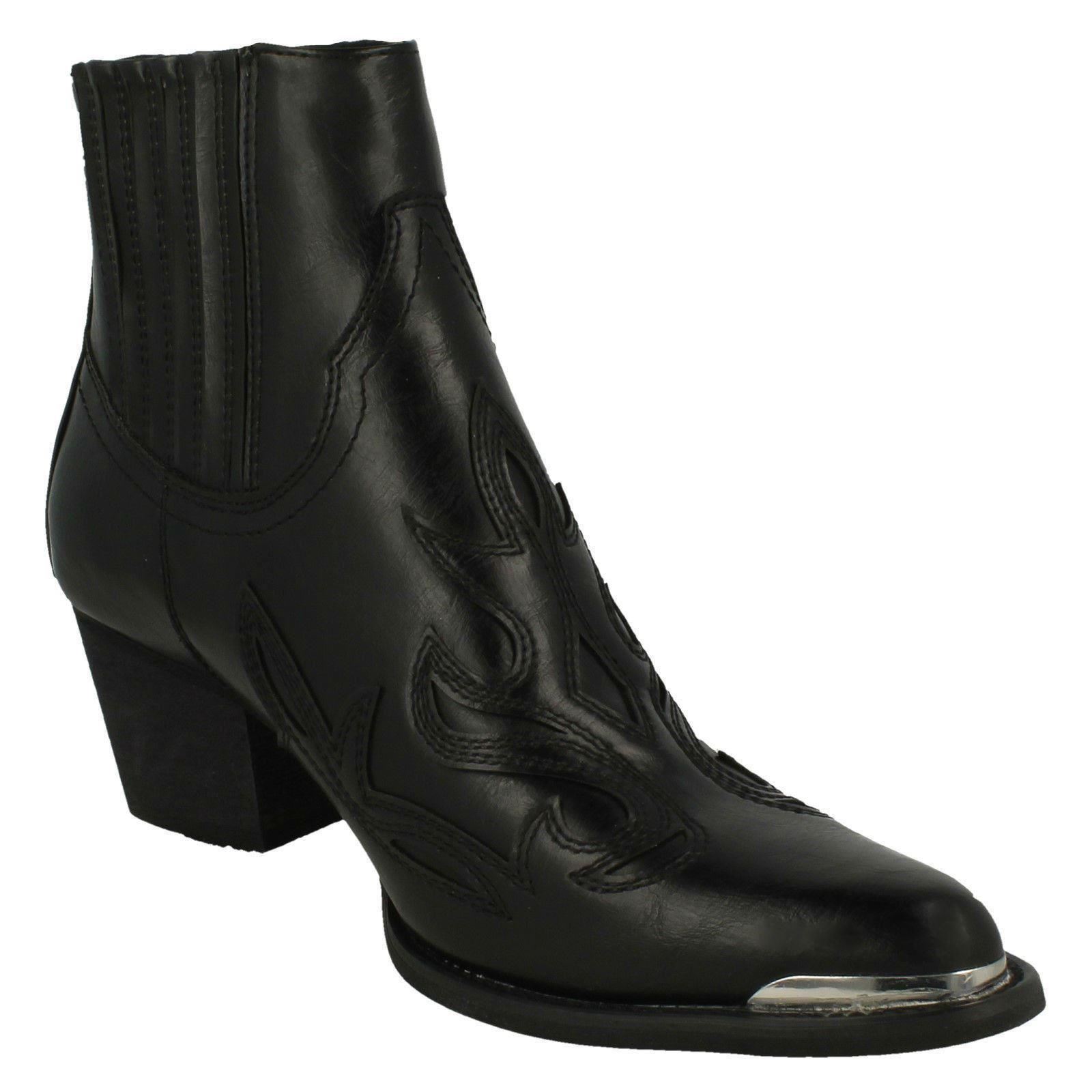 Botas al tobillo sin cordones para damas - Imagen 8 de 19