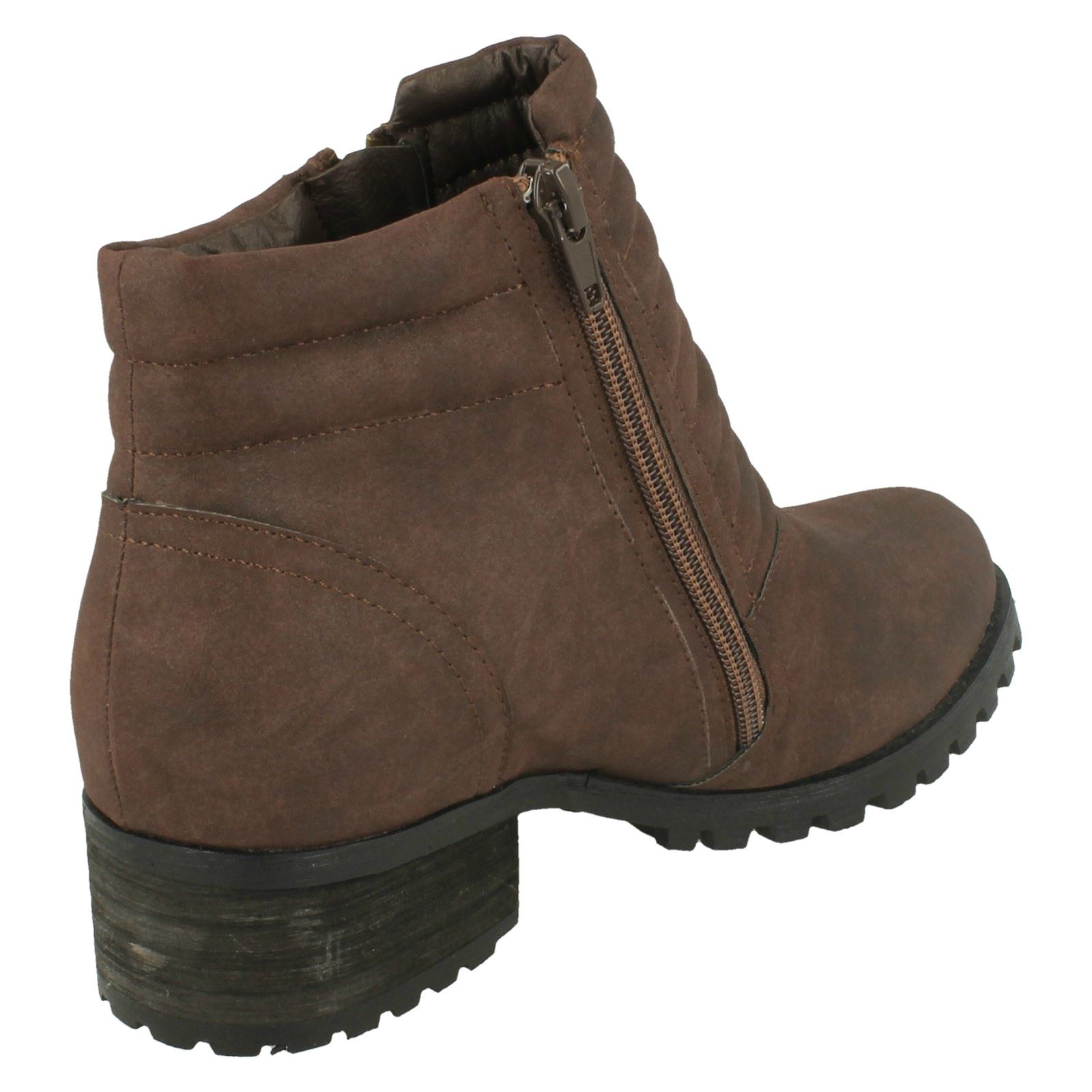 Ladies Spot On Chunky Ankle 'Boots' - Picture 15 of 19