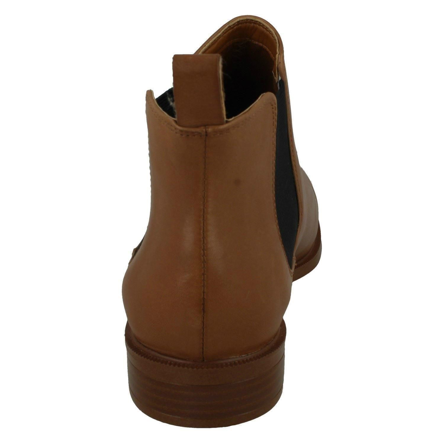 clarks taylor shine taupe