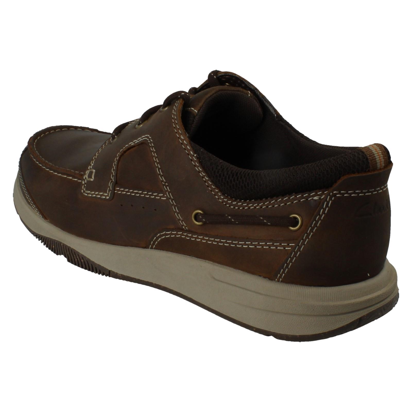 Zapatos de barco cómodos informales con cordones de cuero Clarks de ajuste ancho para hombre: encaje Sailview - Imagen 8 de 10