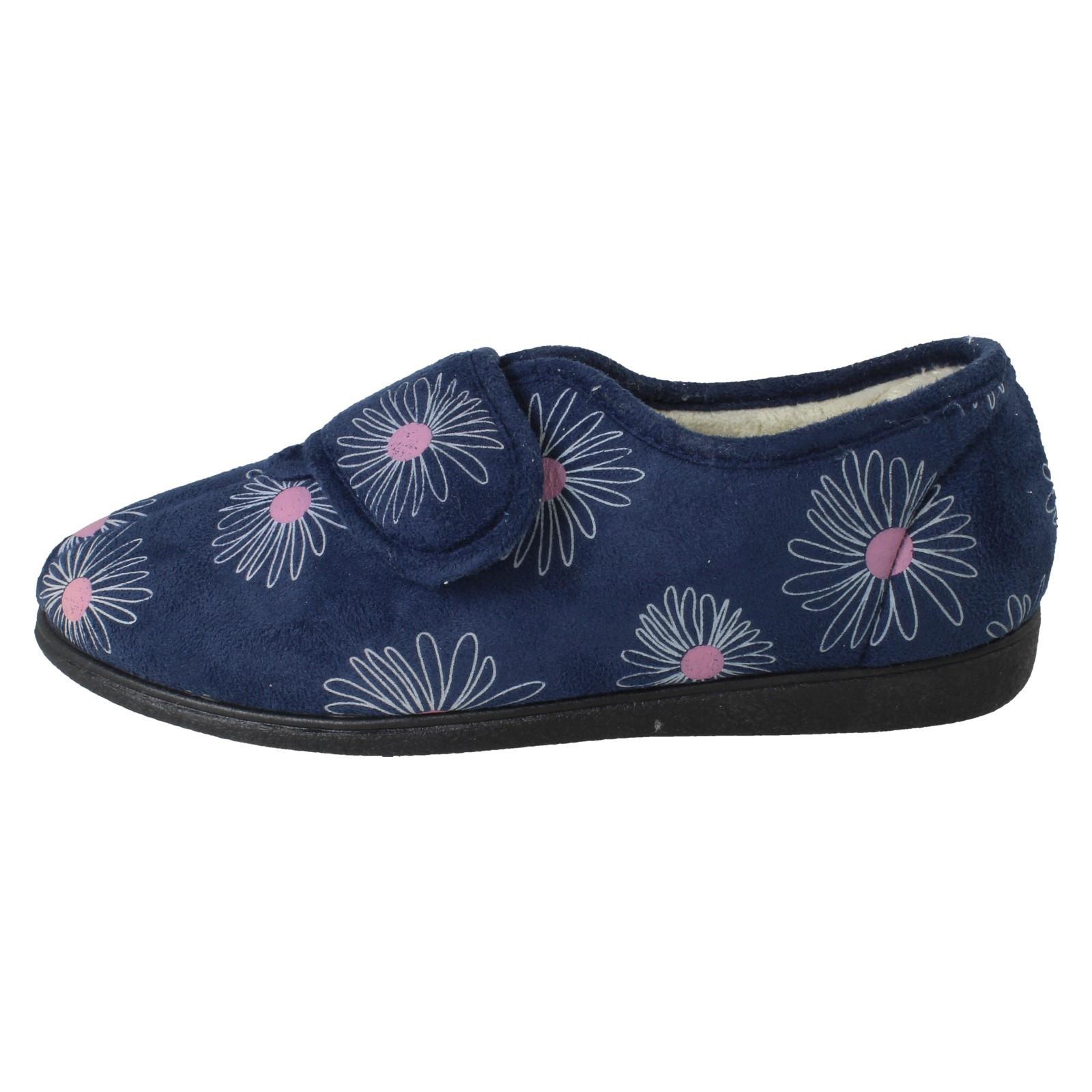 Zapatillas completas anchas detalladas con flores de rosa Judith para dama - Imagen 21 de 28