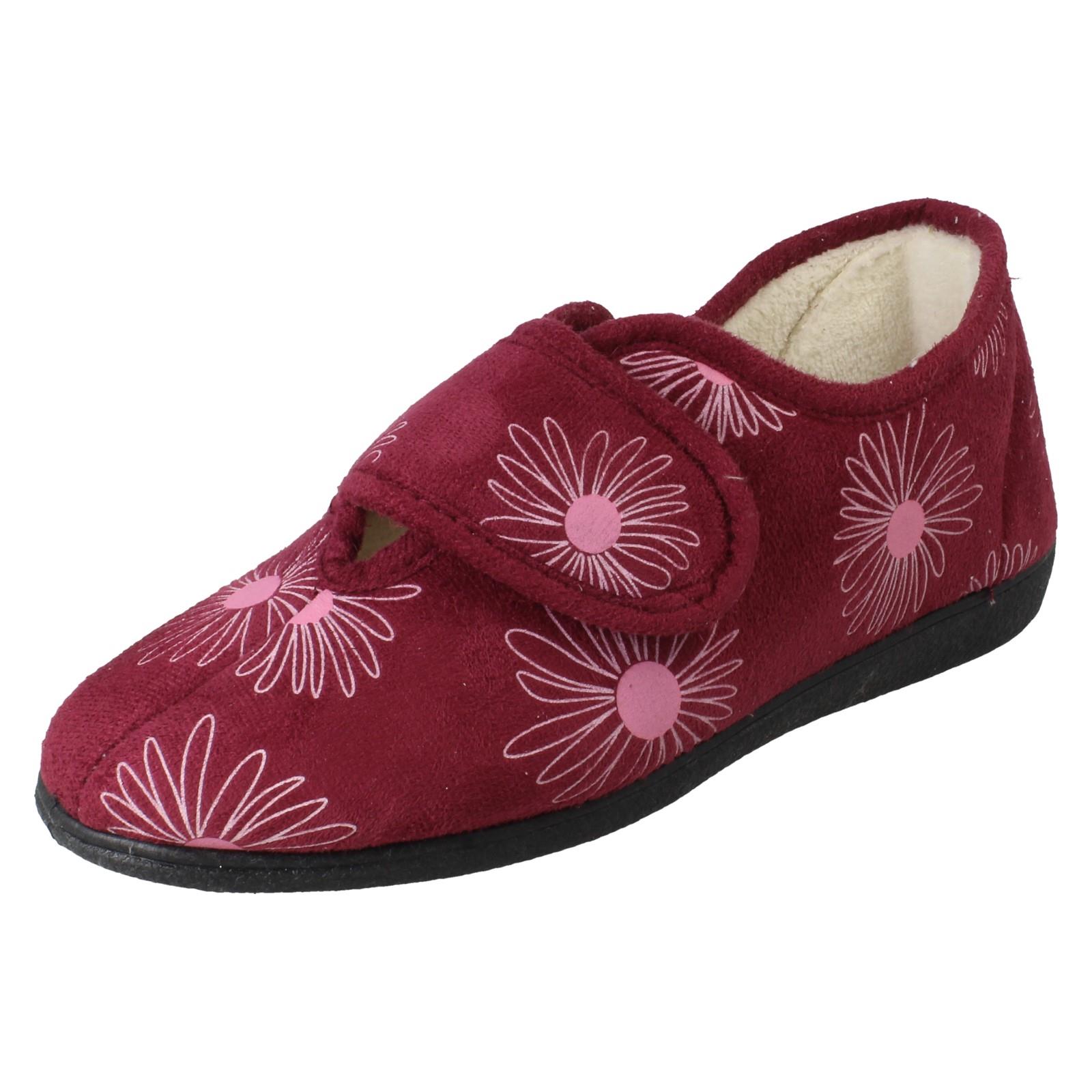 Zapatillas completas anchas detalladas con flores de rosa Judith para dama - Imagen 2 de 28