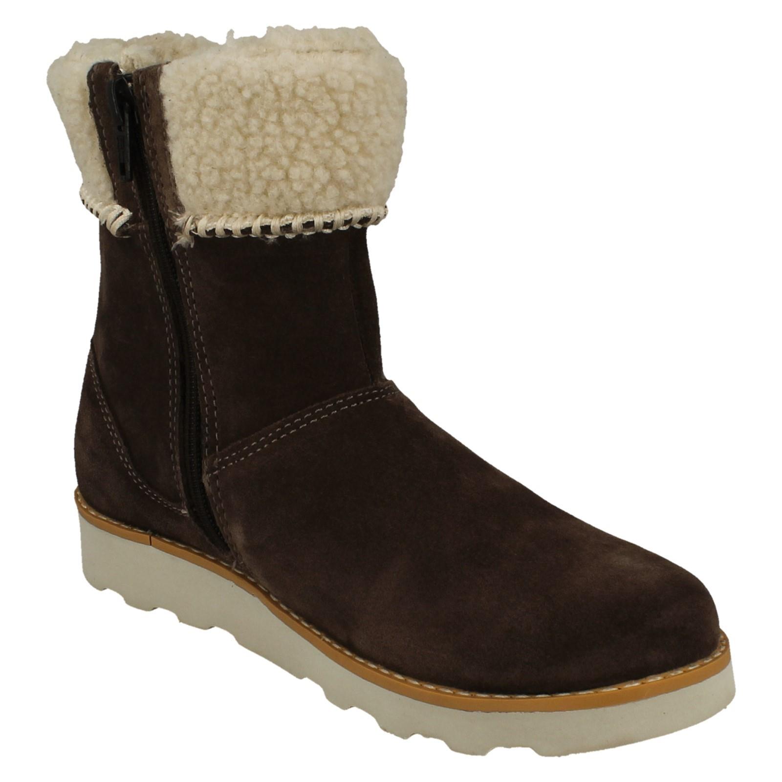 Girls Clarks Stylish Teddy Inspired Fur Cuff Boots Crown Loop - Picture 8 of 10