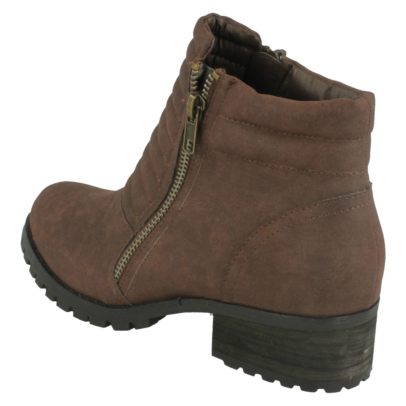 Ladies Spot On Chunky Ankle 'Boots' - Picture 13 of 19