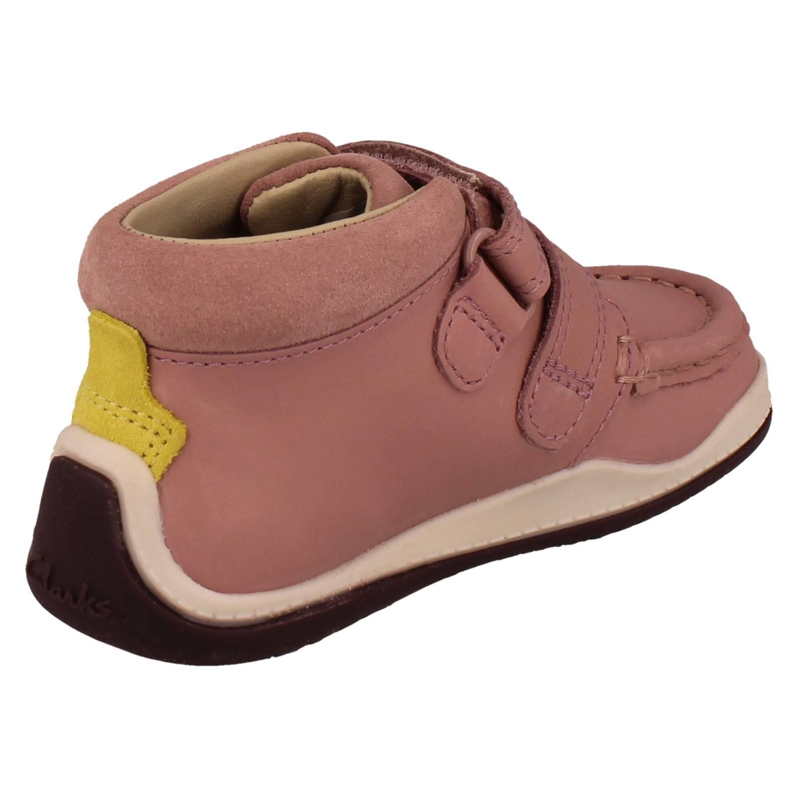 Botas al tobillo Clarks Pie Crust para niños juego de fideos - Imagen 6 de 19