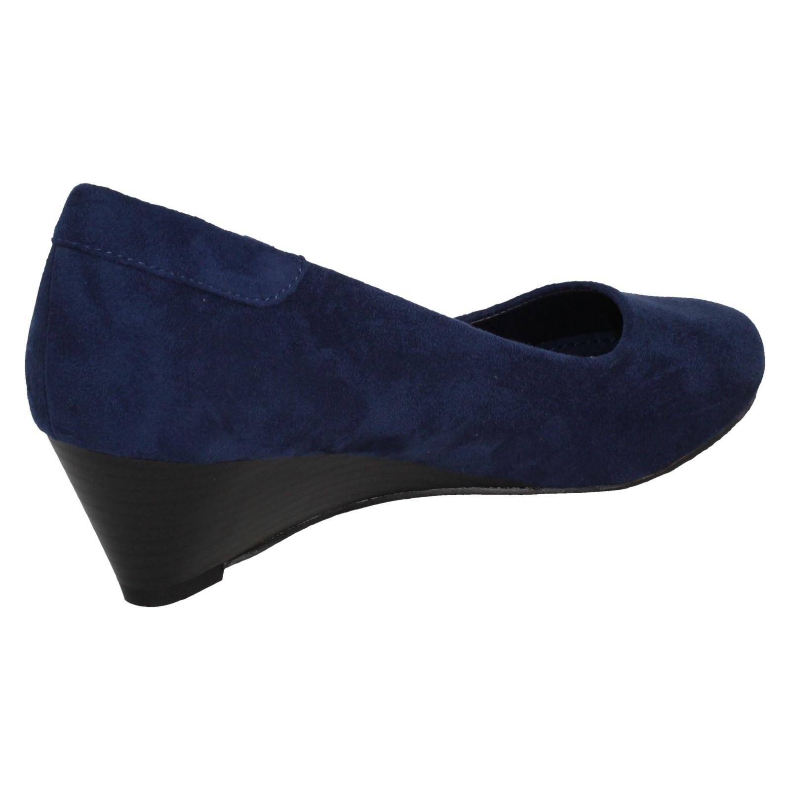 Ladies Spot On Low Wedge Court Shoes *F9R806* - Picture 33 of 37