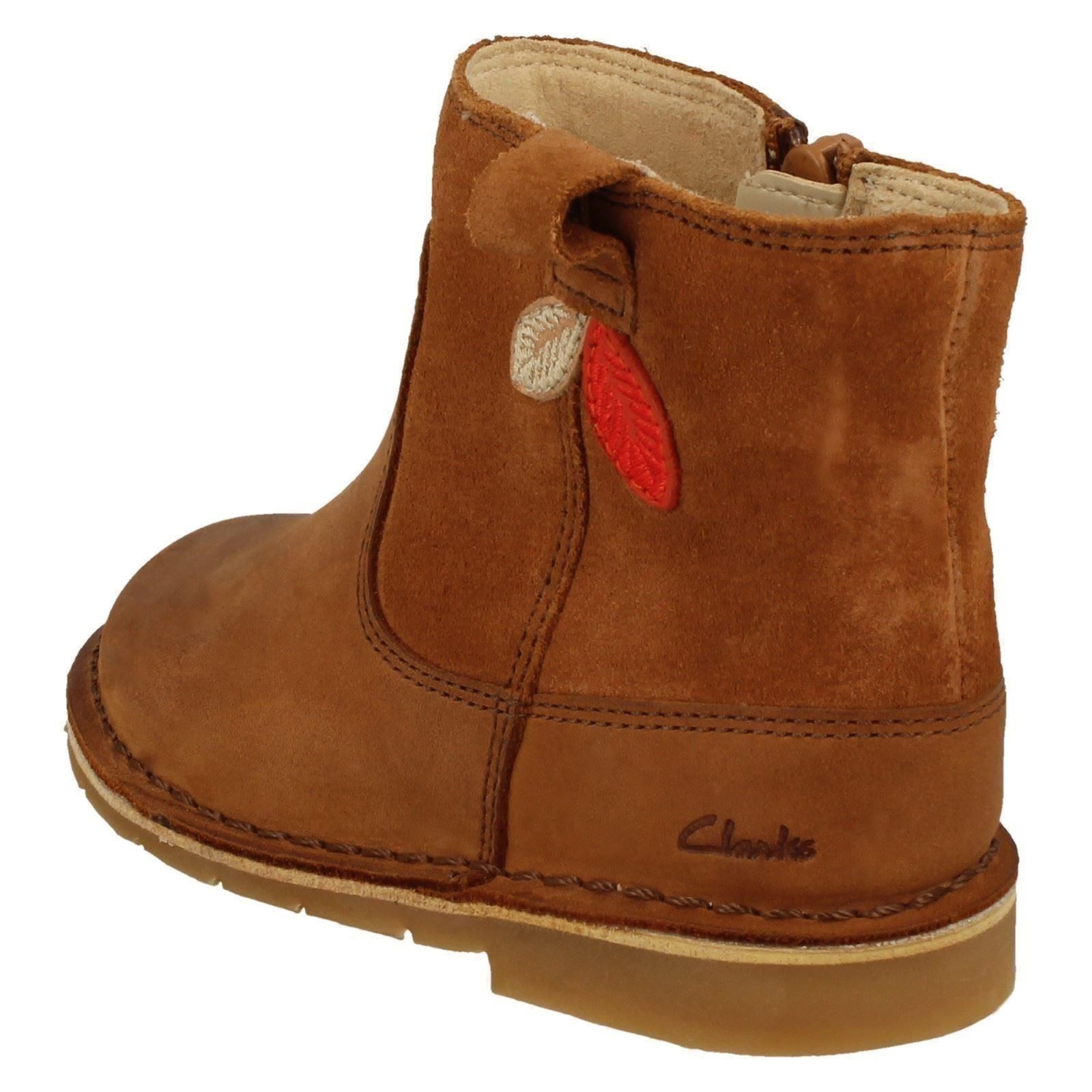"Botas al tobillo detalladas de hoja de otoño para niñas Clarks ""Estilo cometa T"" - Imagen 12 de 19