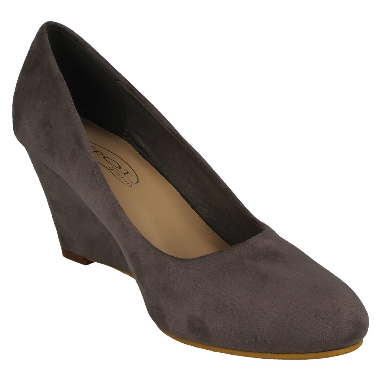 Elegantes zapatos de corte con tacón de cuña para damas Spot On F9R0114 - Imagen 13 de 28