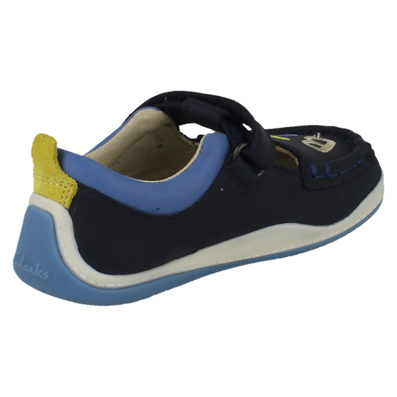Niños Niños Niñas Clarks Cuero Gancho y Bucle Barra en T Zapatos Fideos Brillo T - Imagen 15 de 19