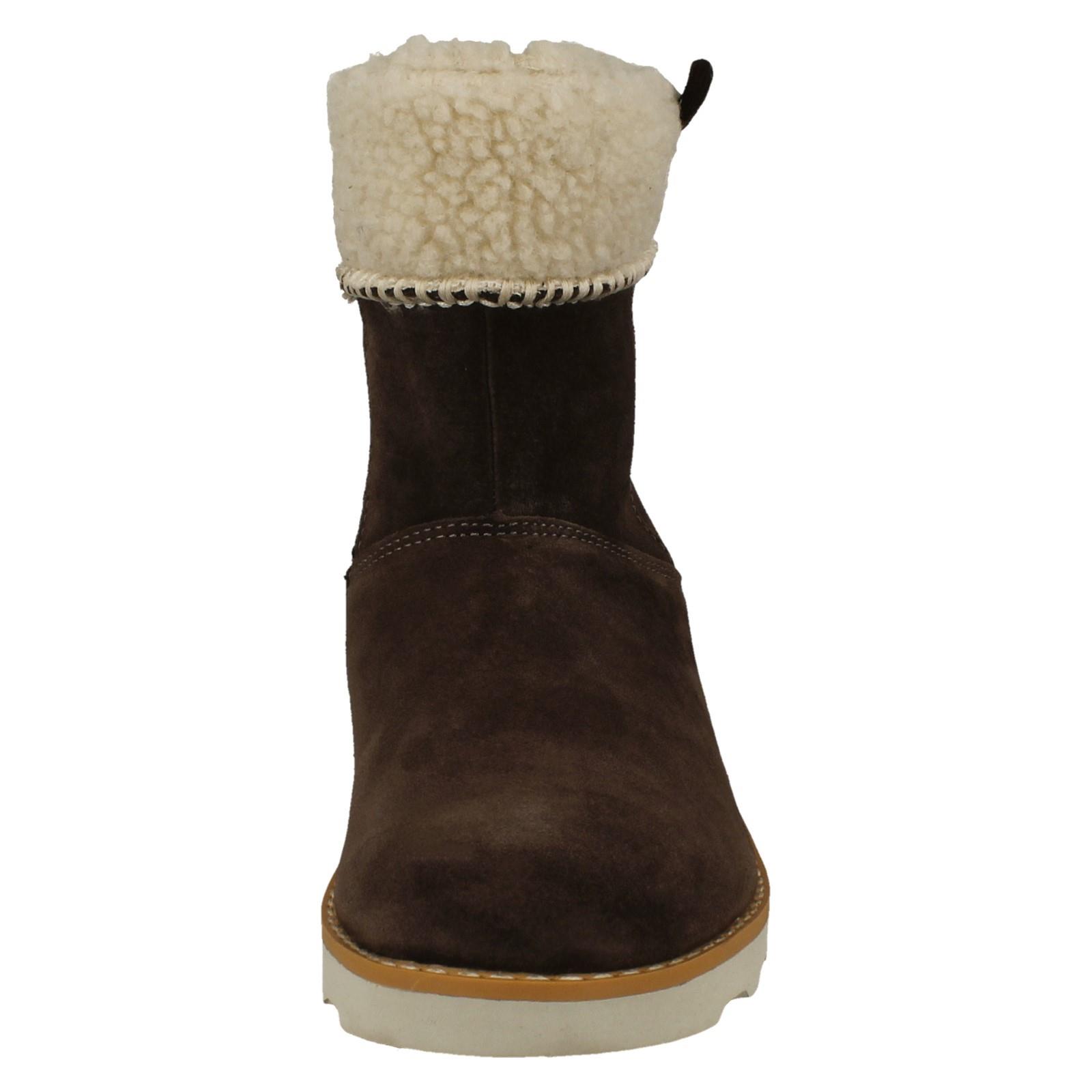 Girls Clarks Stylish Teddy Inspired Fur Cuff Boots Crown Loop - Picture 9 of 10