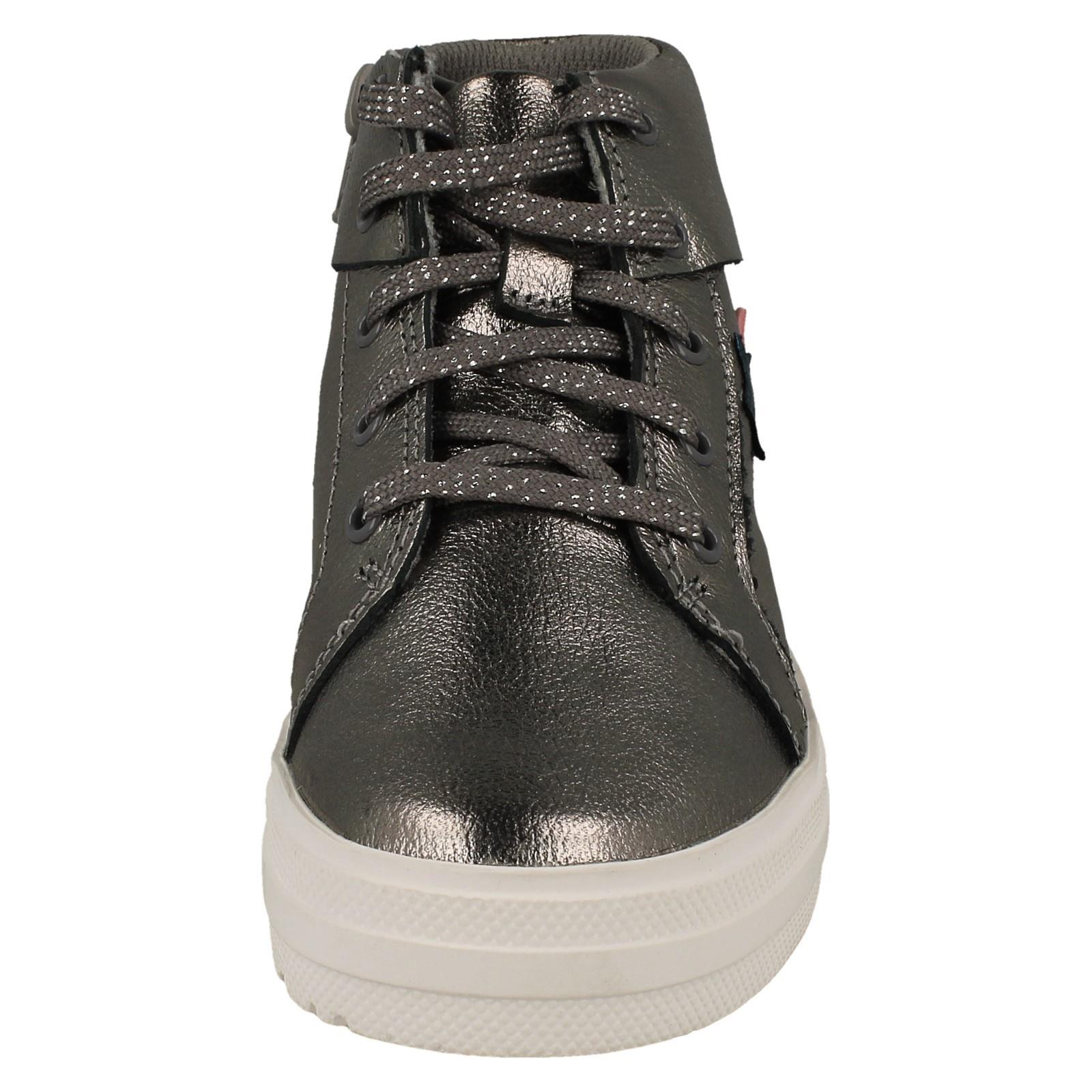 Botines informales Clarks de cuero con cremallera y cordones para niños Nova City - Imagen 18 de 28