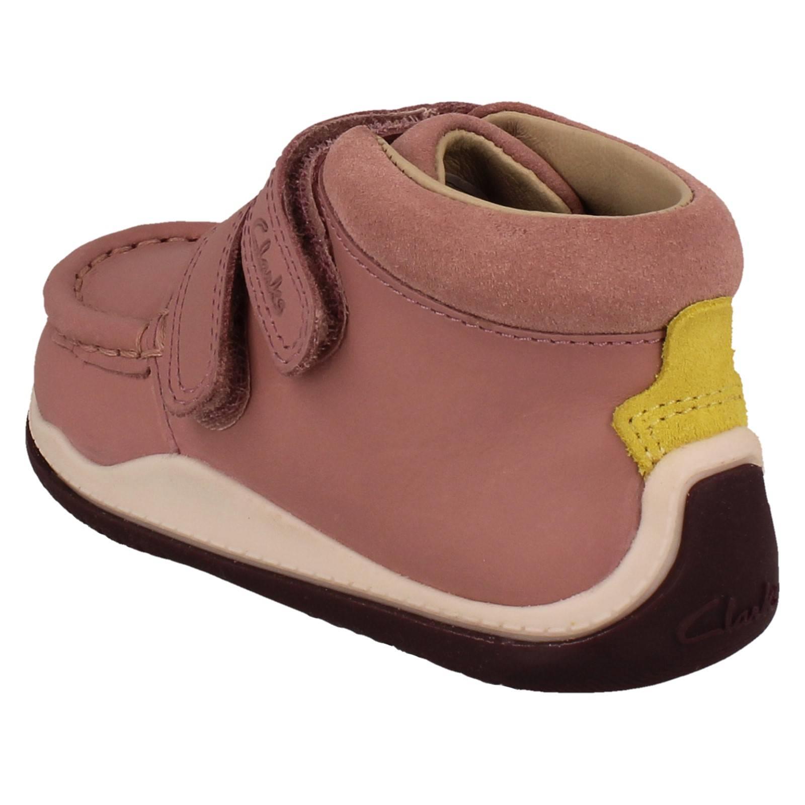 Botas al tobillo Clarks Pie Crust para niños juego de fideos - Imagen 4 de 19