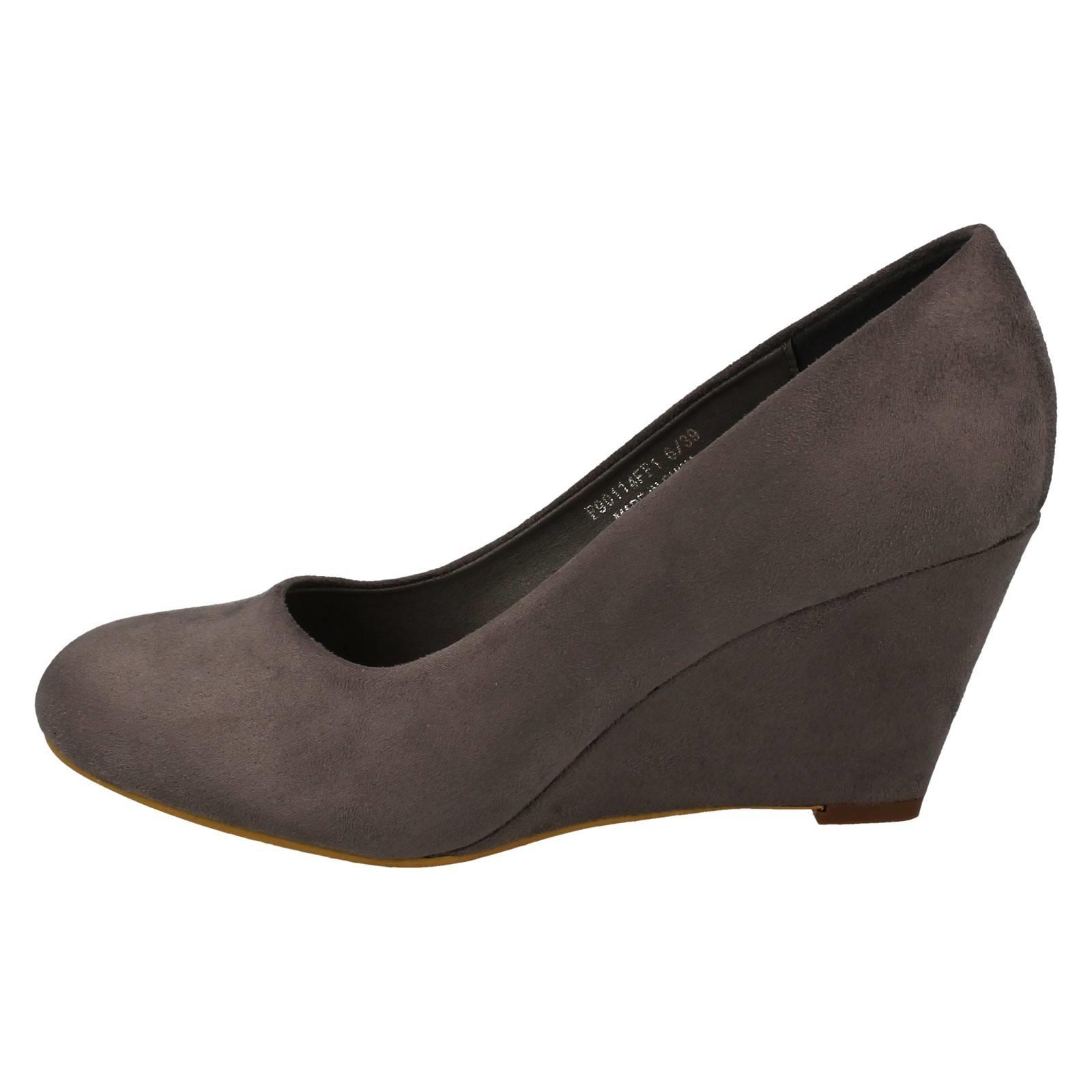 Elegantes zapatos de corte con tacón de cuña para damas Spot On F9R0114 - Imagen 18 de 28