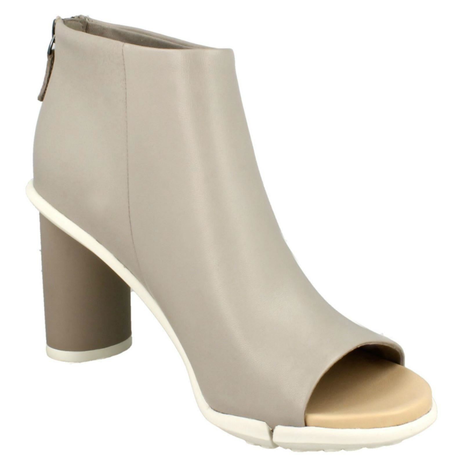 Damas Clarks Imali Peonía Peonía Peonía Peep Toe botas 8d6d35 Damas Clarks Imali Peonía Peonía Peonía Peep Toe botas 8d6d35