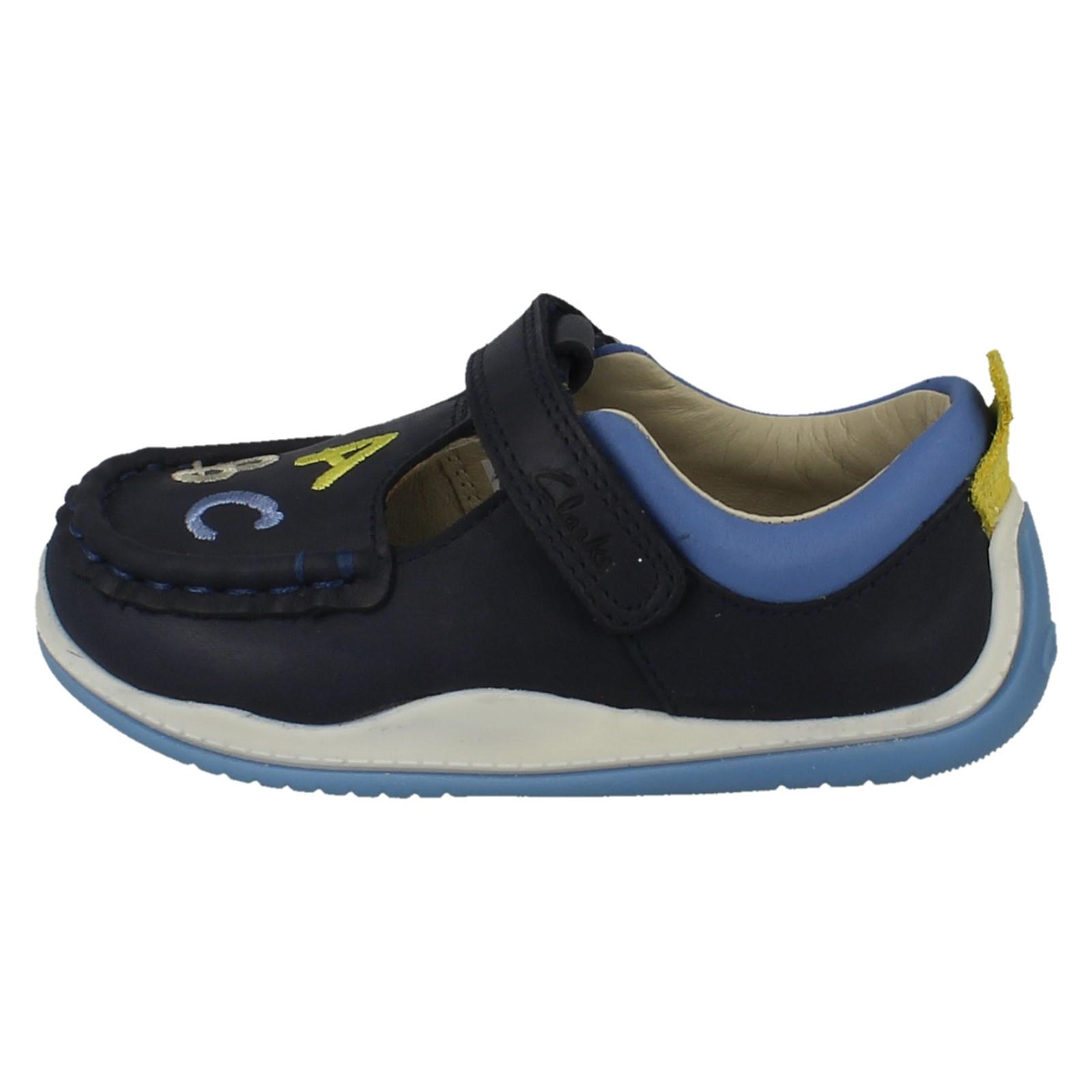 Niños Niños Niñas Clarks Cuero Gancho y Bucle Barra en T Zapatos Fideos Brillo T - Imagen 12 de 19