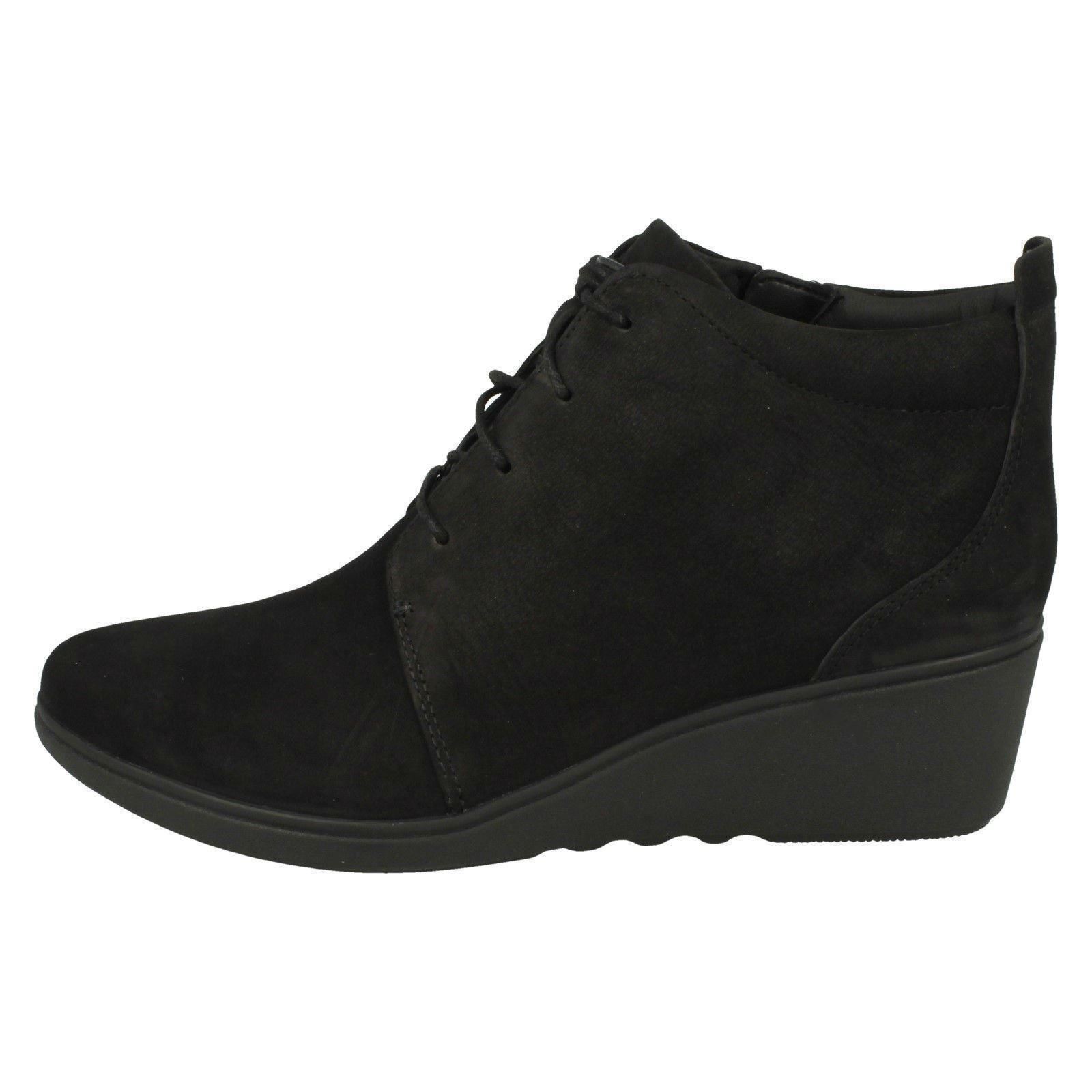 Clarks Damas Tacón Tacón Tacón Bajo Cuña botín-un tallara Eva d98336 Clarks Damas Tacón Tacón Tacón Bajo Cuña botín-un tallara Eva d98336
