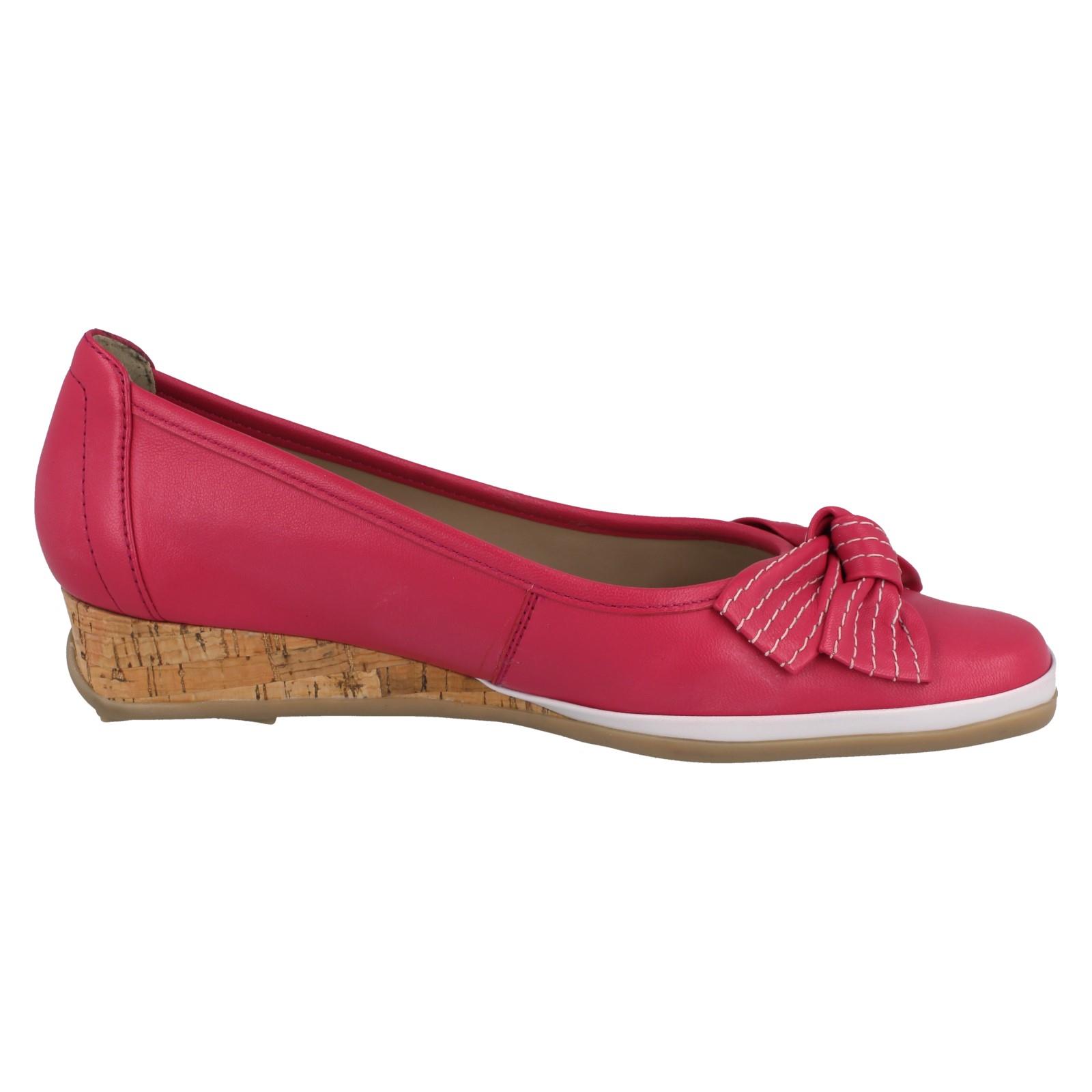 Zapato de tacón de cuña pequeño de cuero Van-Dal para dama Barbados II - Imagen 3 de 19
