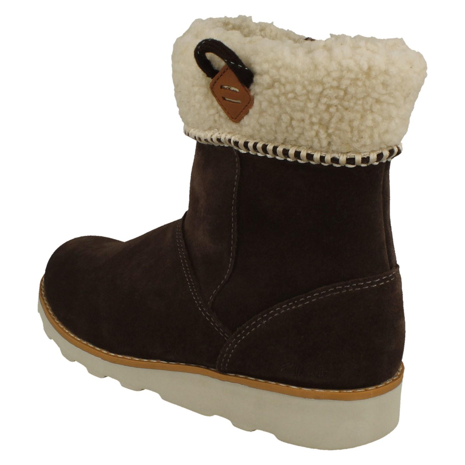 Girls Clarks Stylish Teddy Inspired Fur Cuff Boots Crown Loop - Picture 4 of 10
