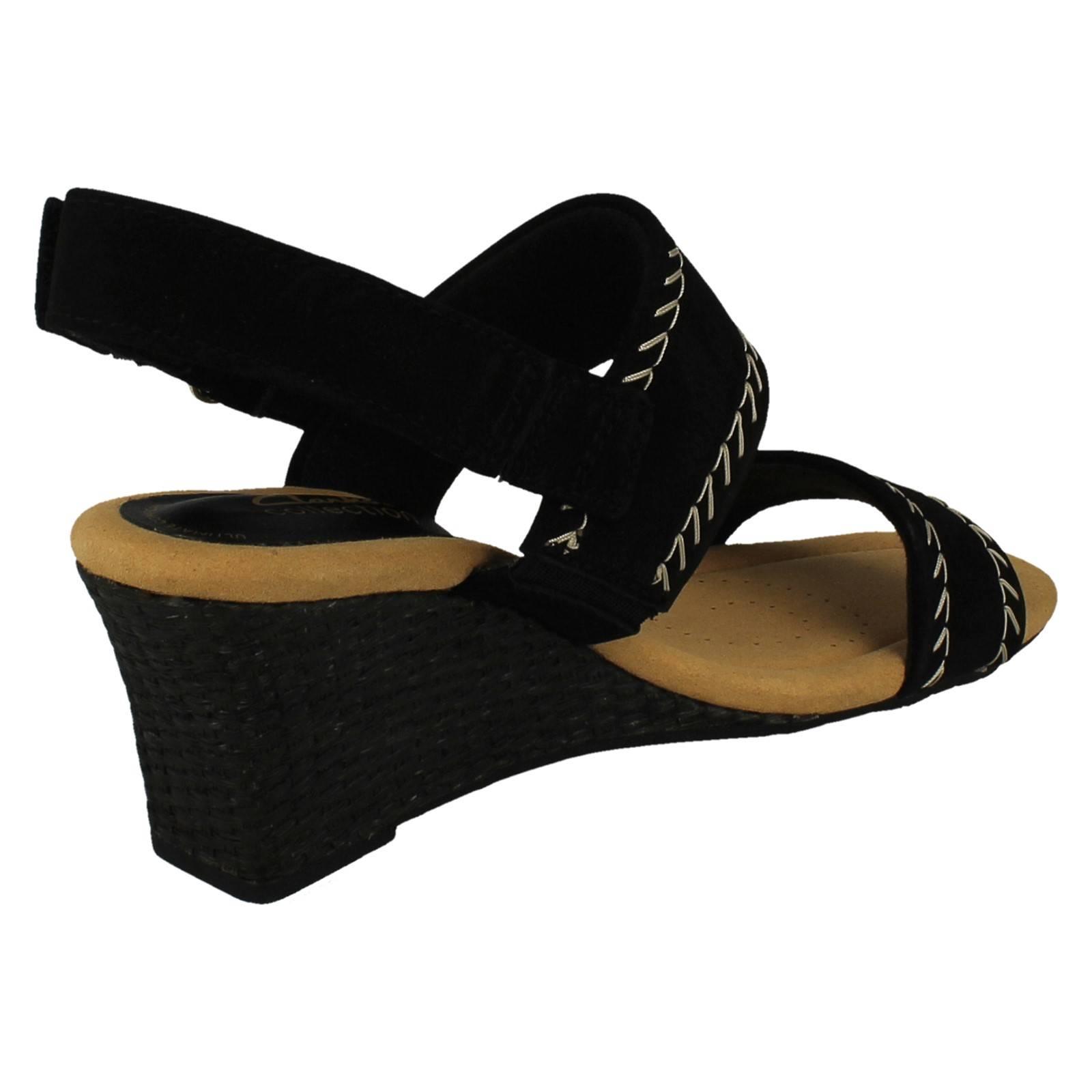 Sandalias de verano Clarks de cuero/nubuck con correa de tobillo y tacón de cuña rosa Kyarra para dama - Imagen 6 de 19