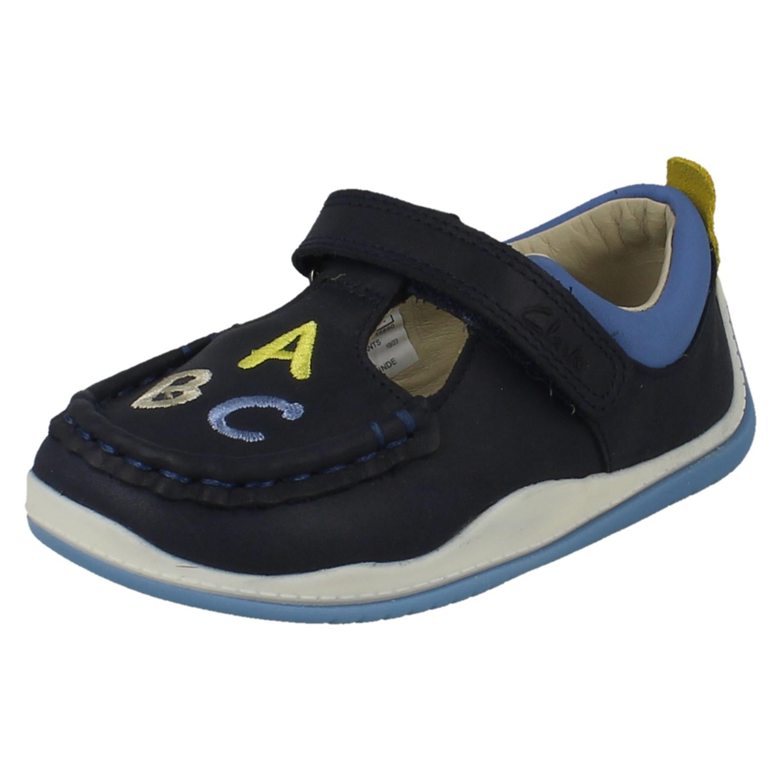 Niños Niños Niñas Clarks Cuero Gancho y Bucle Barra en T Zapatos Fideos Brillo T - Imagen 11 de 19