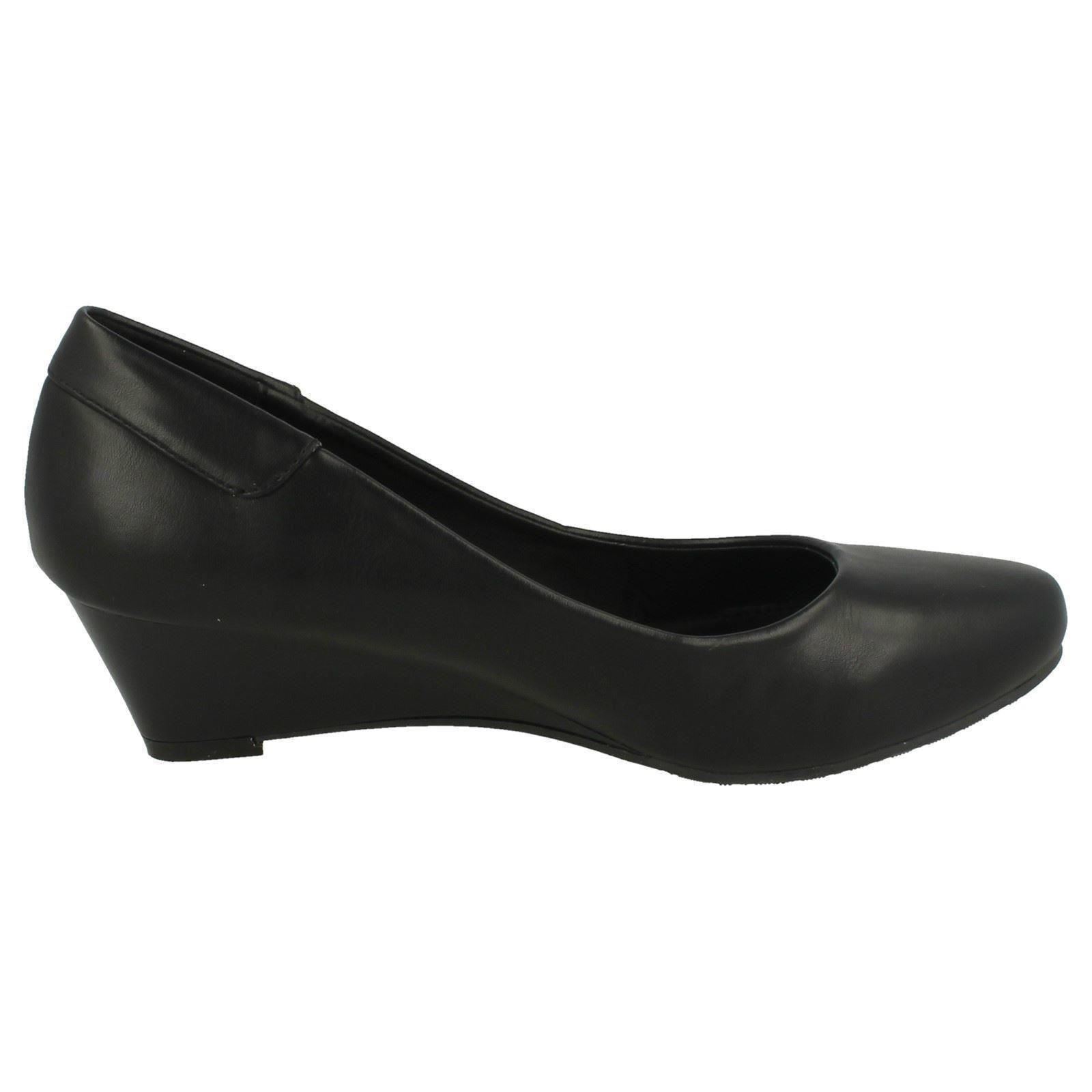 Ladies Spot On Low Wedge Court Shoes *F9R806* - Picture 28 of 37