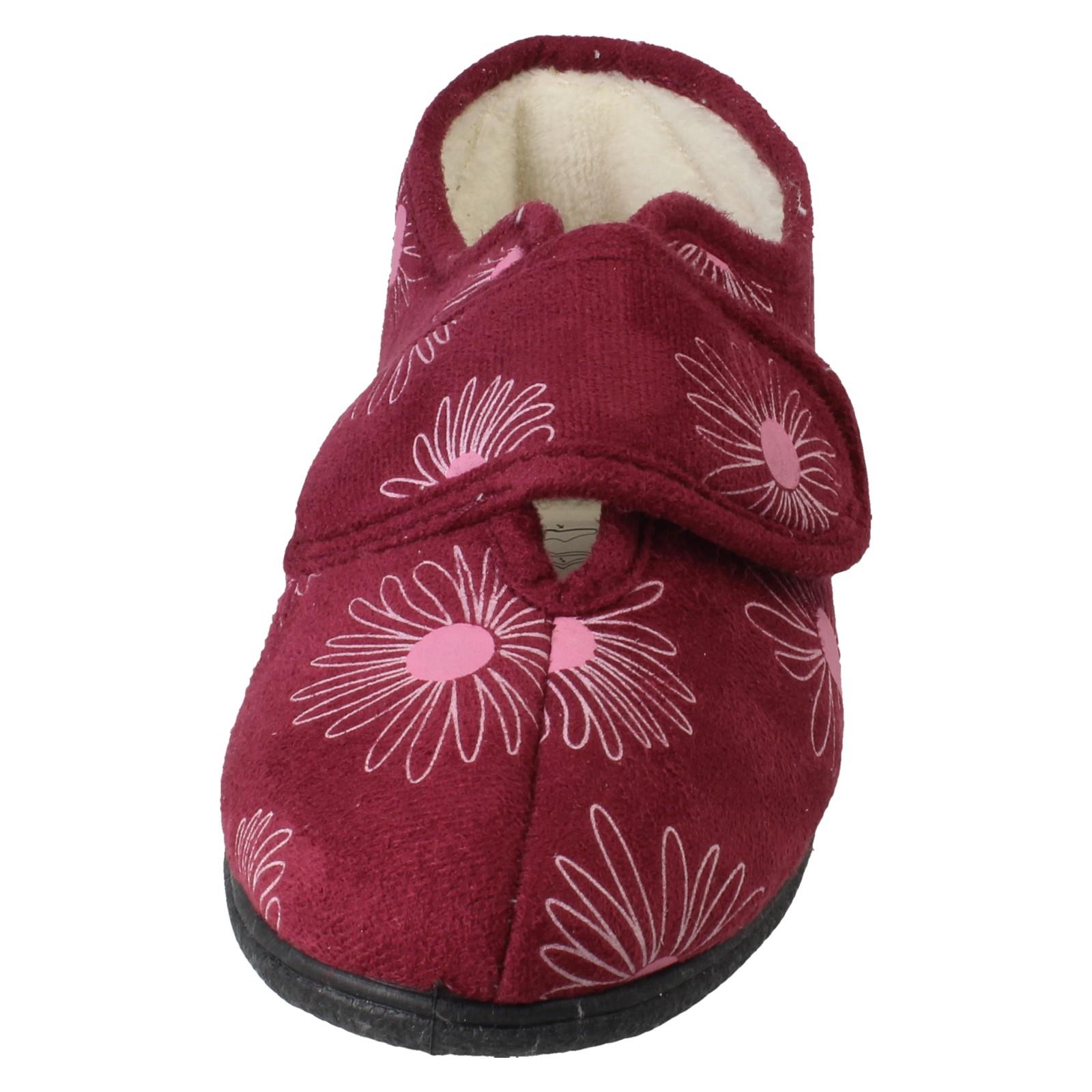 Zapatillas completas anchas detalladas con flores de rosa Judith para dama - Imagen 9 de 28