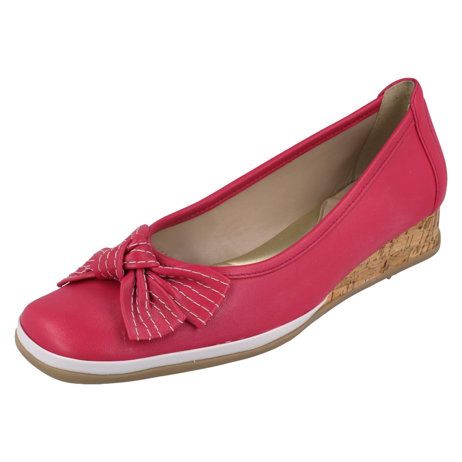 Zapato de tacón de cuña pequeño de cuero Van-Dal para dama Barbados II - Imagen 2 de 19