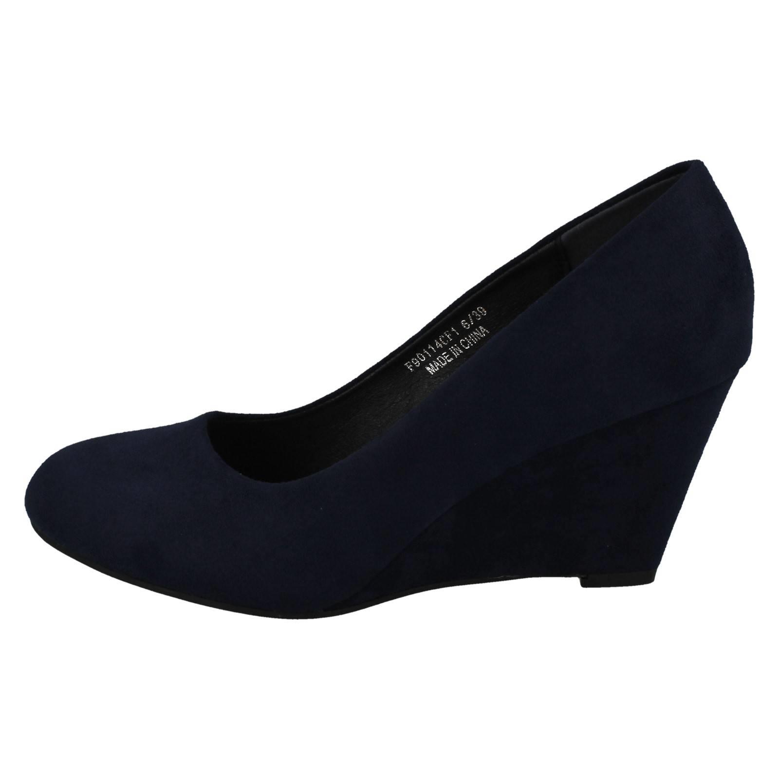 Elegantes zapatos de corte con tacón de cuña para damas Spot On F9R0114 - Imagen 23 de 28
