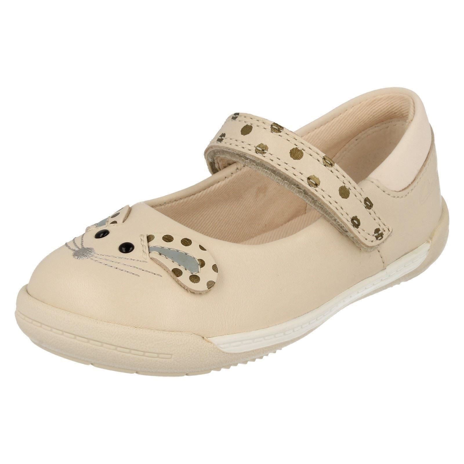 /'Infant Girls Clarks/' Rounded toe First Shoes Iva Pip
