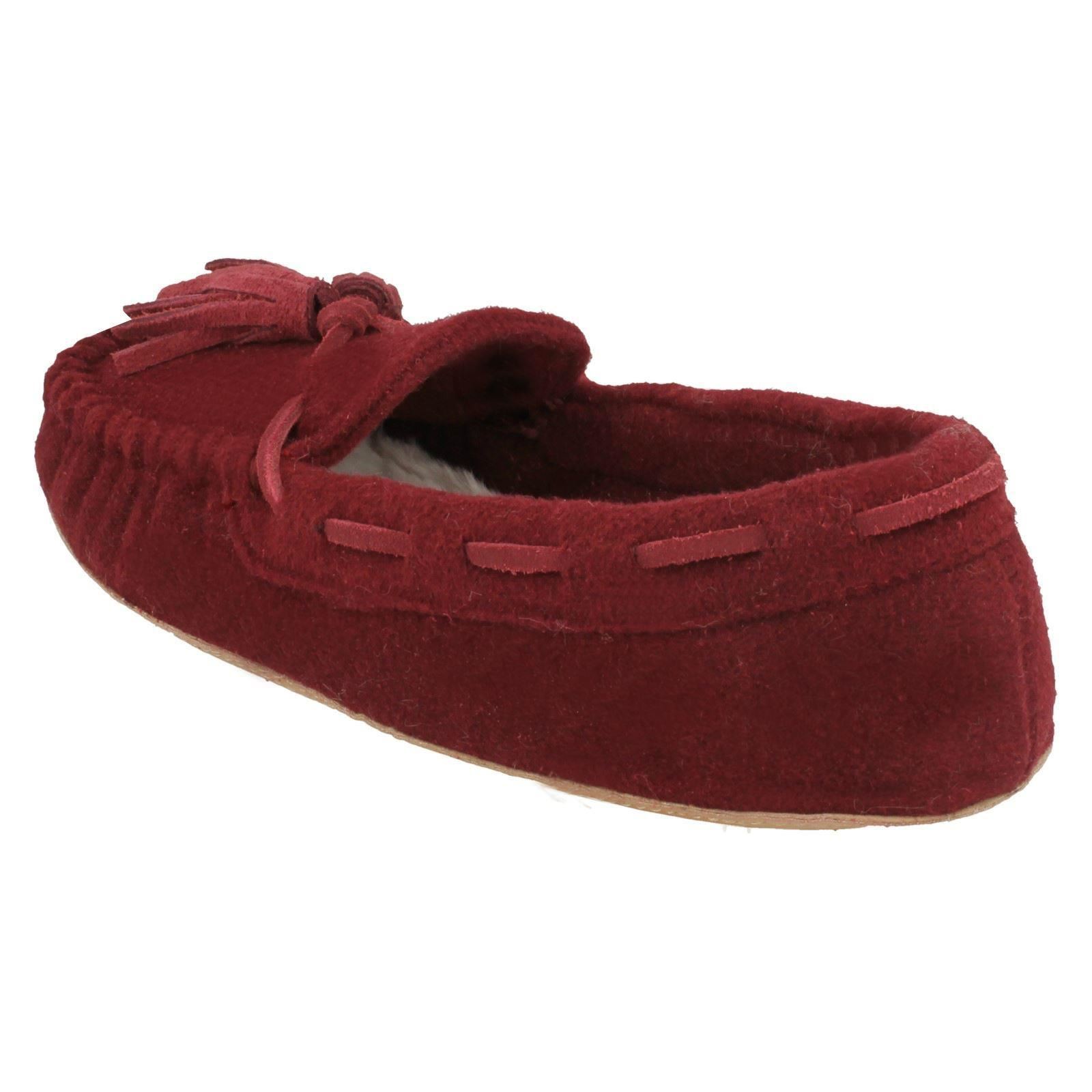 clarks cozily snug slippers