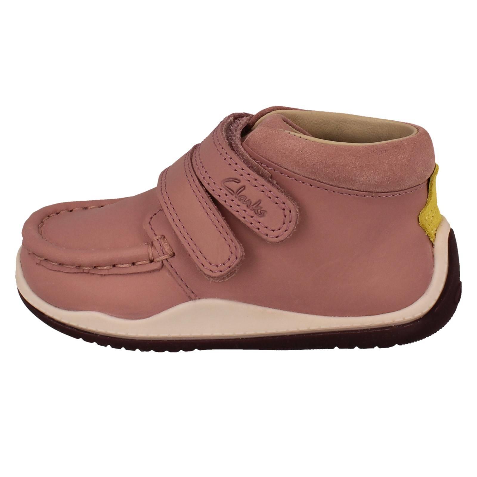 Botas al tobillo Clarks Pie Crust para niños juego de fideos - Imagen 3 de 19