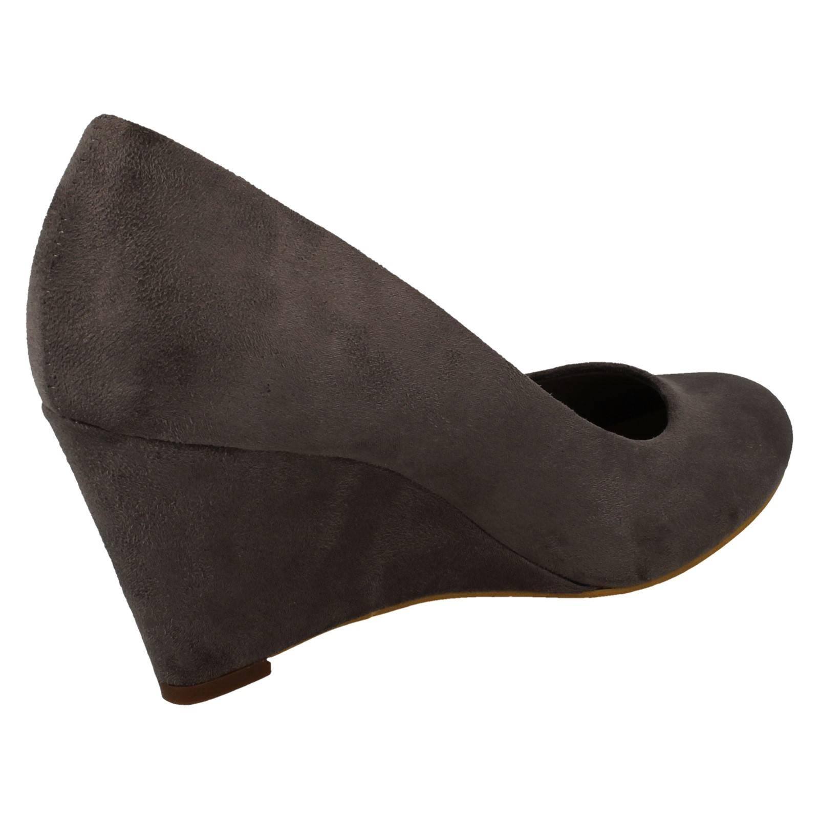 Elegantes zapatos de corte con tacón de cuña para damas Spot On F9R0114 - Imagen 12 de 28