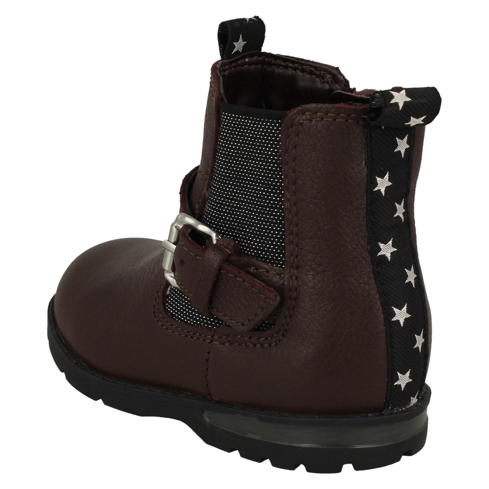 Girls Clarks Stylish Buckle Detailed Heeled Ankle Boots Dabi River T - Picture 4 of 19