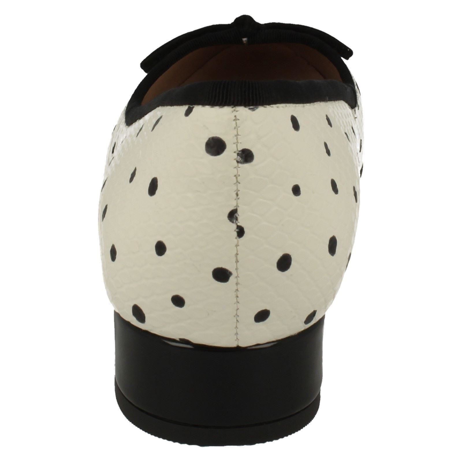 clarks low heel booties