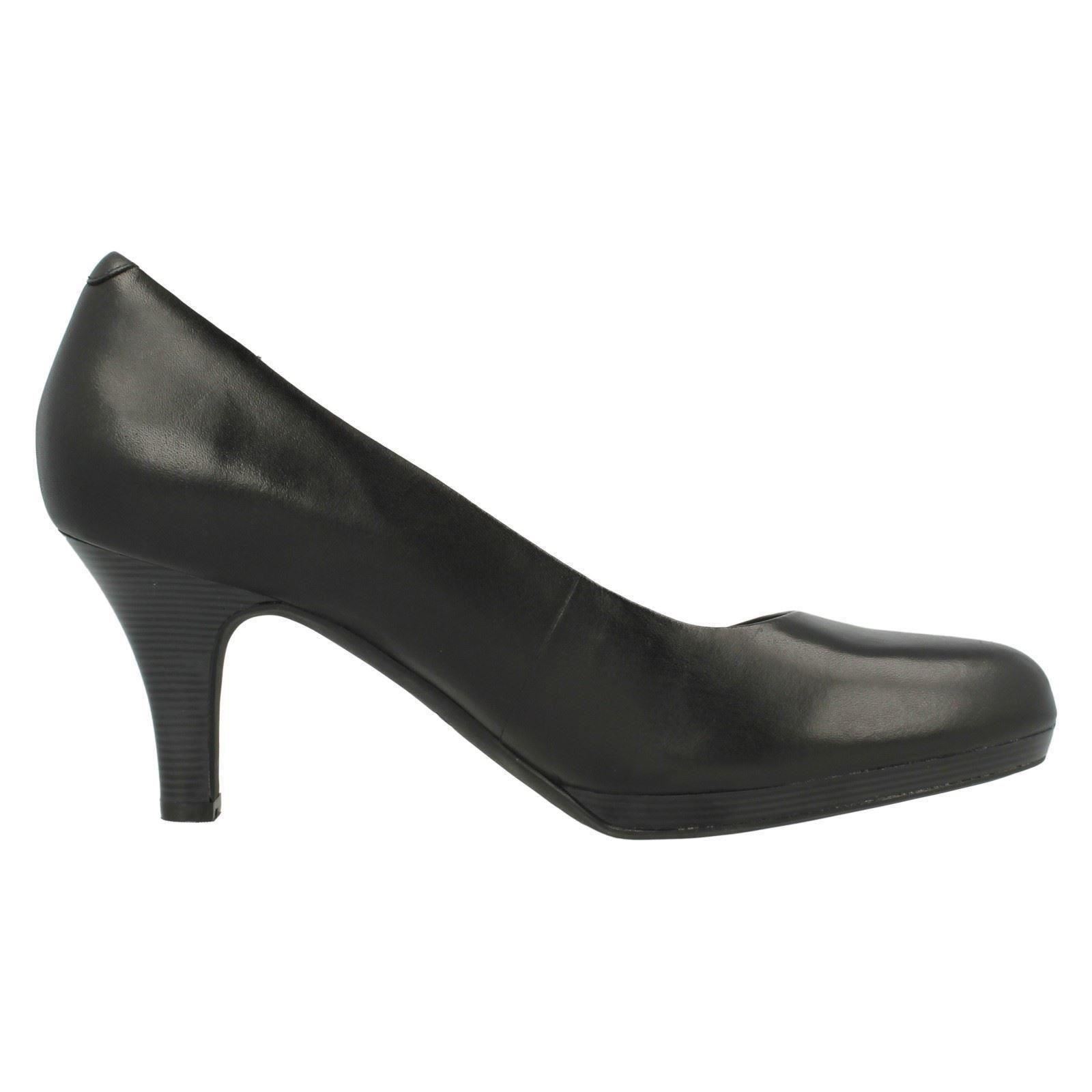 Ladies-Clarks-Smooth-Leather-Classic-Court-Shoes-Tempt-