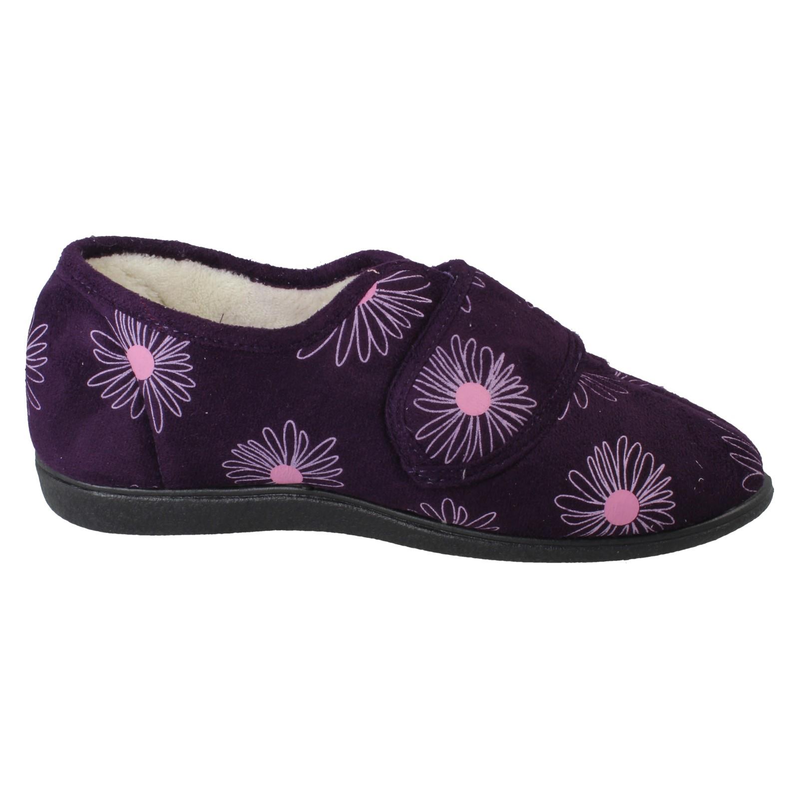 Zapatillas completas anchas detalladas con flores de rosa Judith para dama - Imagen 16 de 28