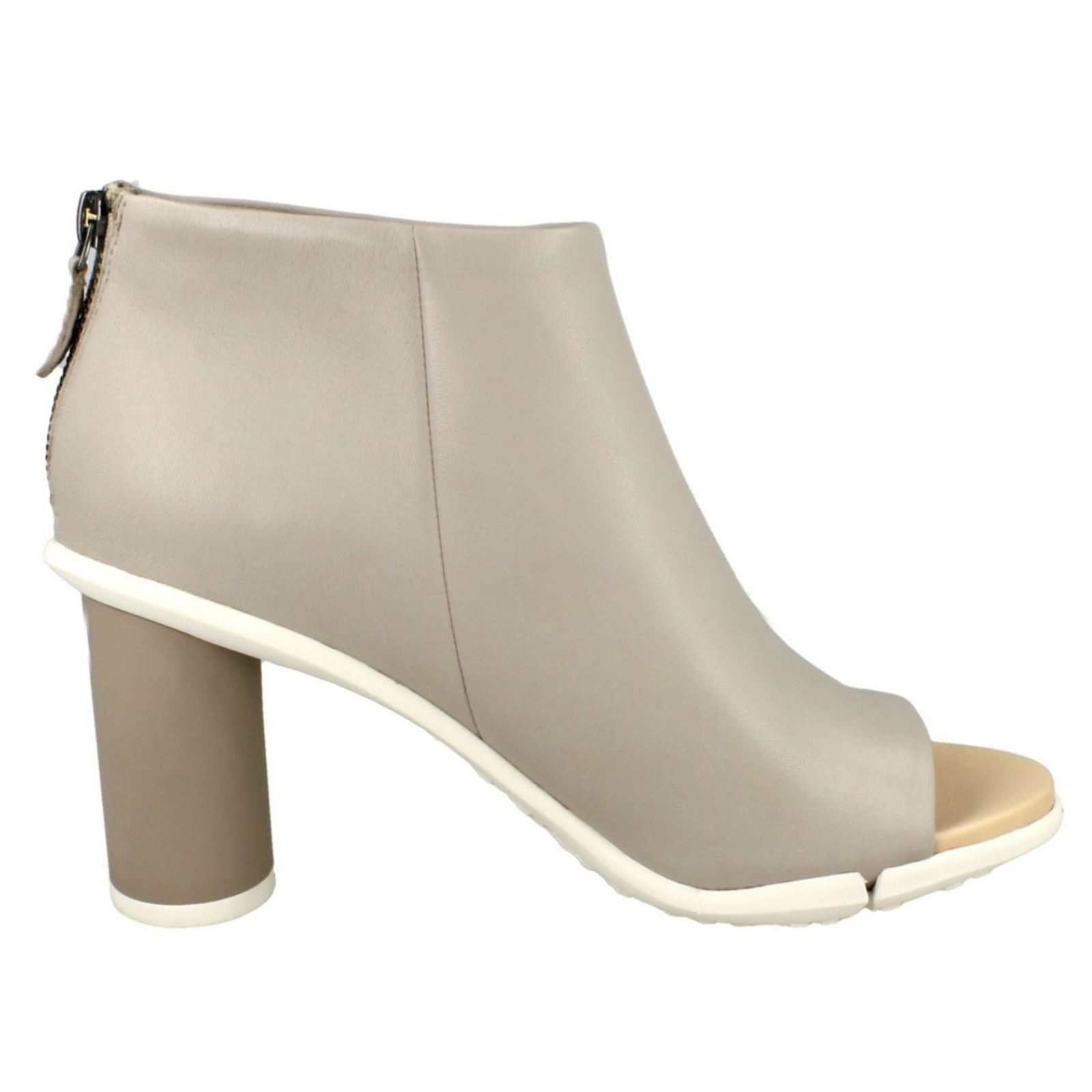 Damas Clarks Imali Peonía Peonía Peonía Peep Toe botas 8d6d35 Damas Clarks Imali Peonía Peonía Peonía Peep Toe botas 8d6d35
