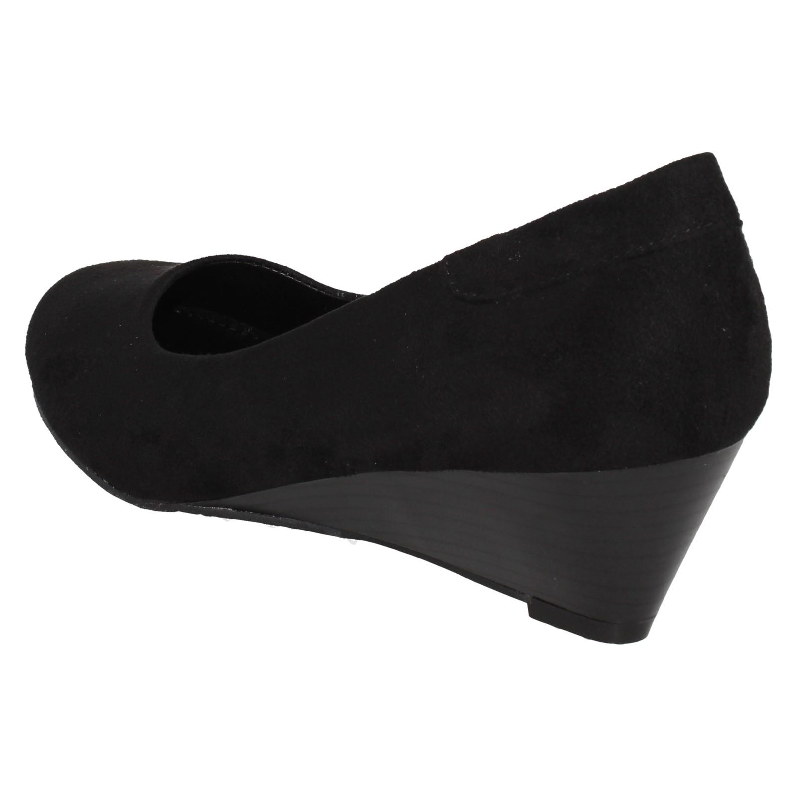 Ladies Spot On Low Wedge Court Shoes *F9R806* - Picture 7 of 37