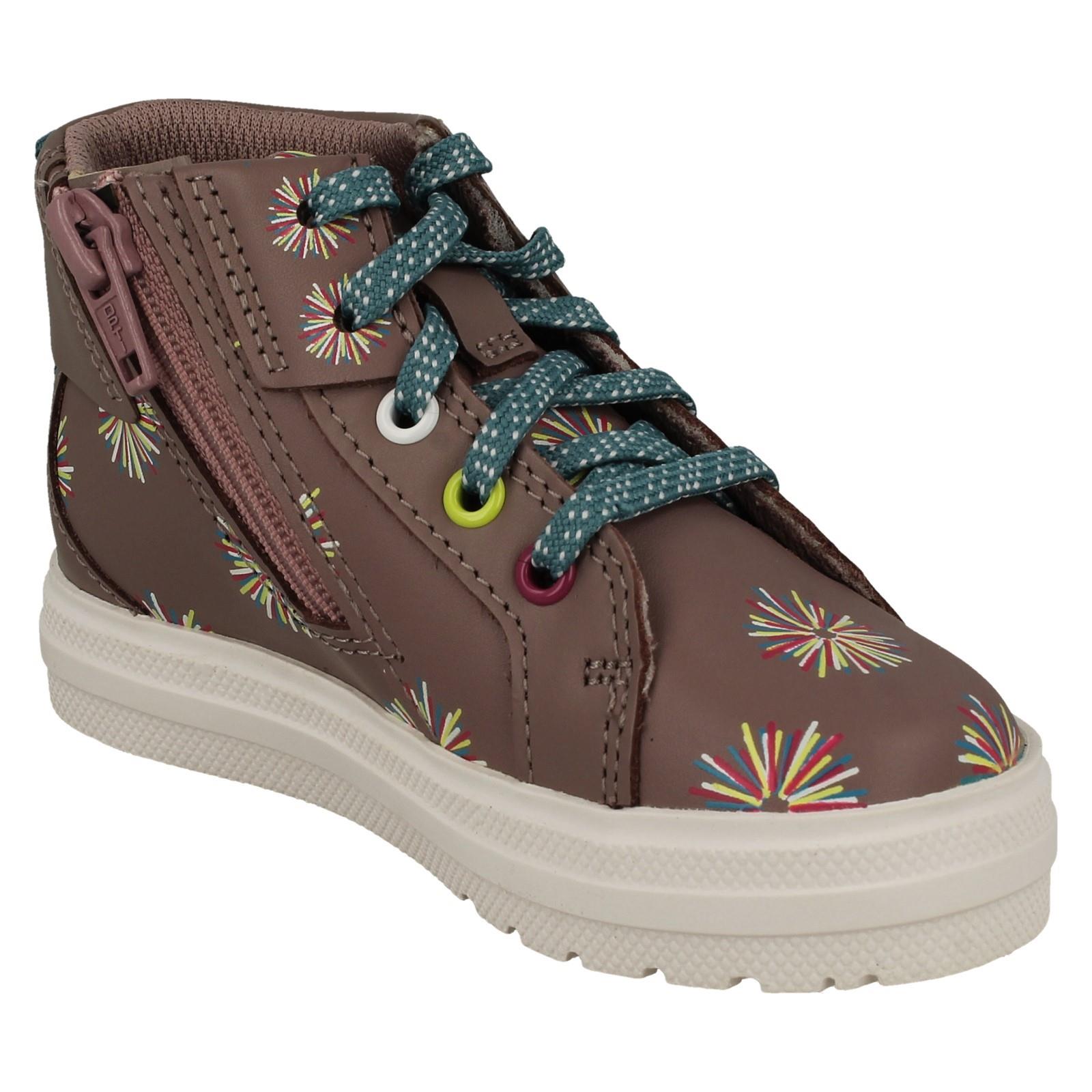 "Botas informales de suela gruesa para niñas Clarks ""Nova Pom"" - Imagen 7 de 10