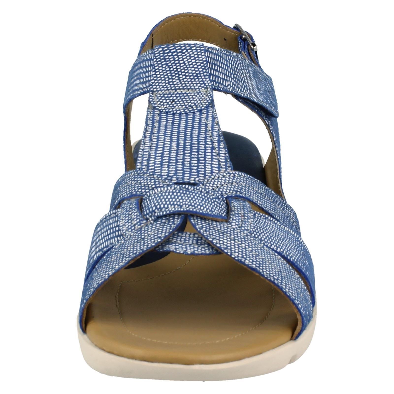 form fitting sandals