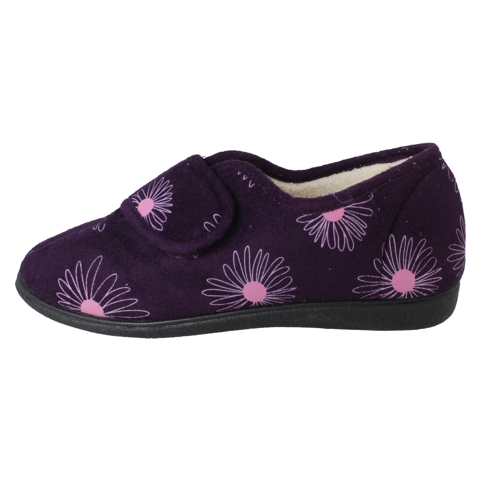 Zapatillas completas anchas detalladas con flores de rosa Judith para dama - Imagen 12 de 28