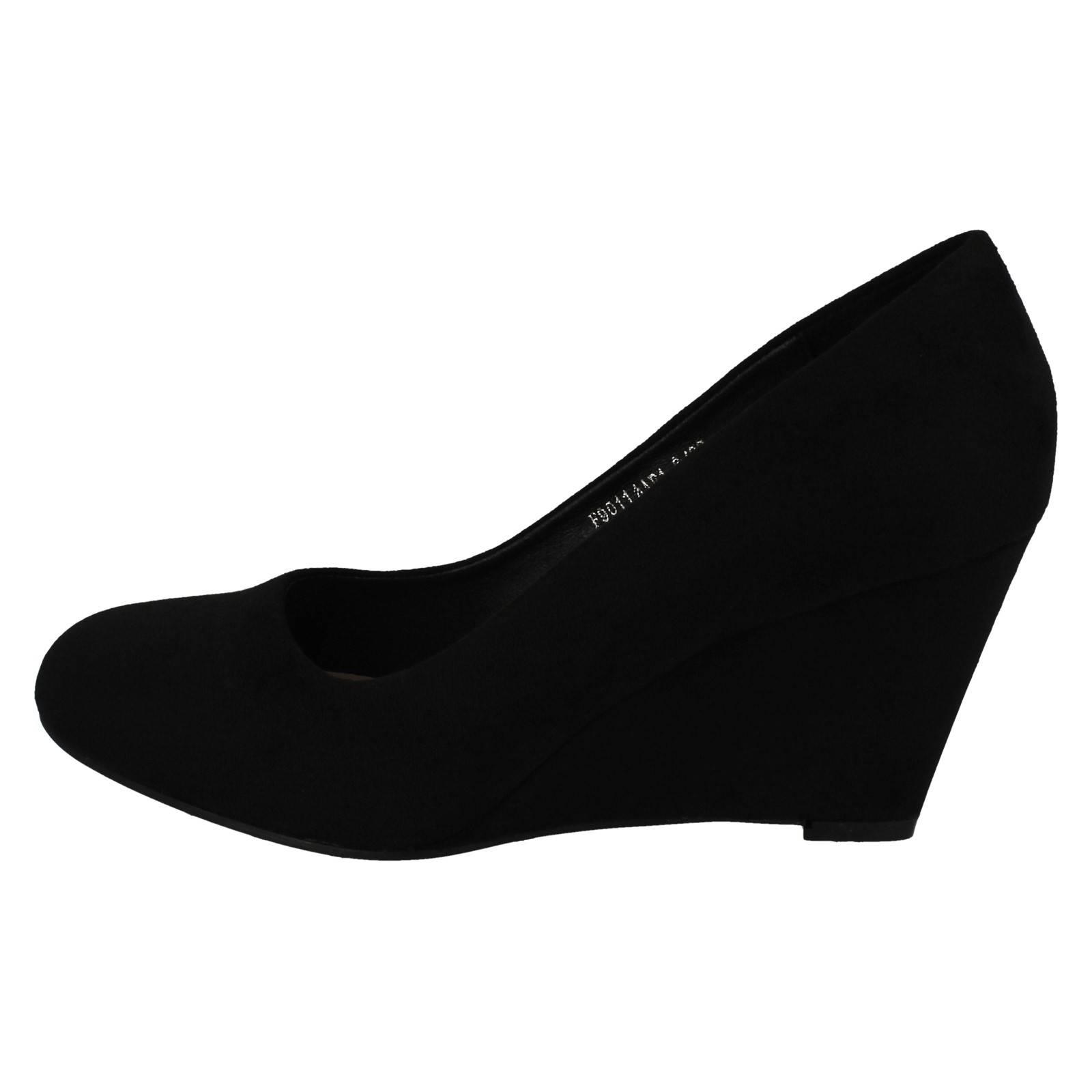 Elegantes zapatos de corte con tacón de cuña para damas Spot On F9R0114 - Imagen 4 de 28