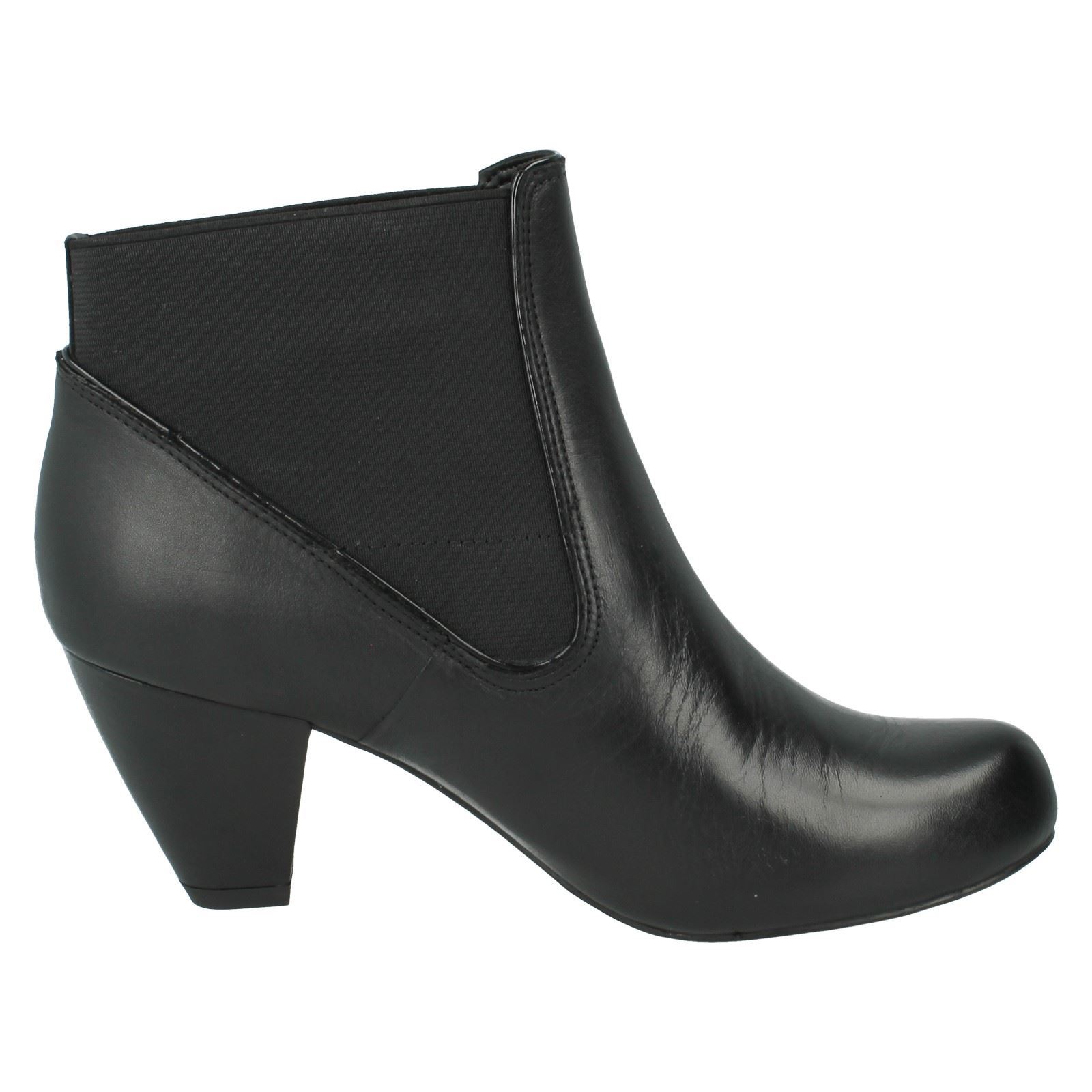 clarks ladies brown ankle boots