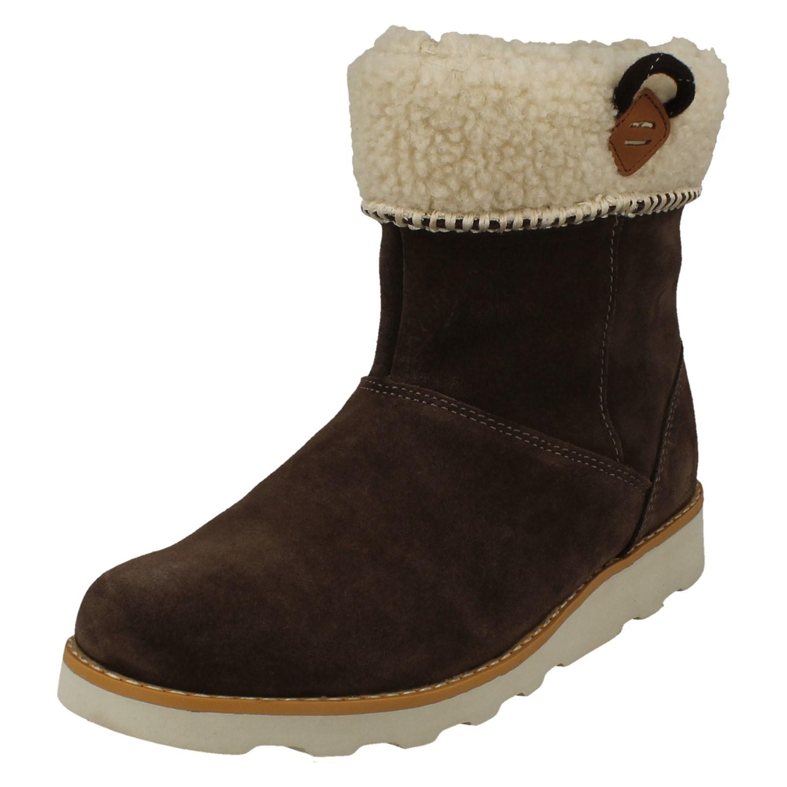 Girls Clarks Stylish Teddy Inspired Fur Cuff Boots Crown Loop - Picture 2 of 10