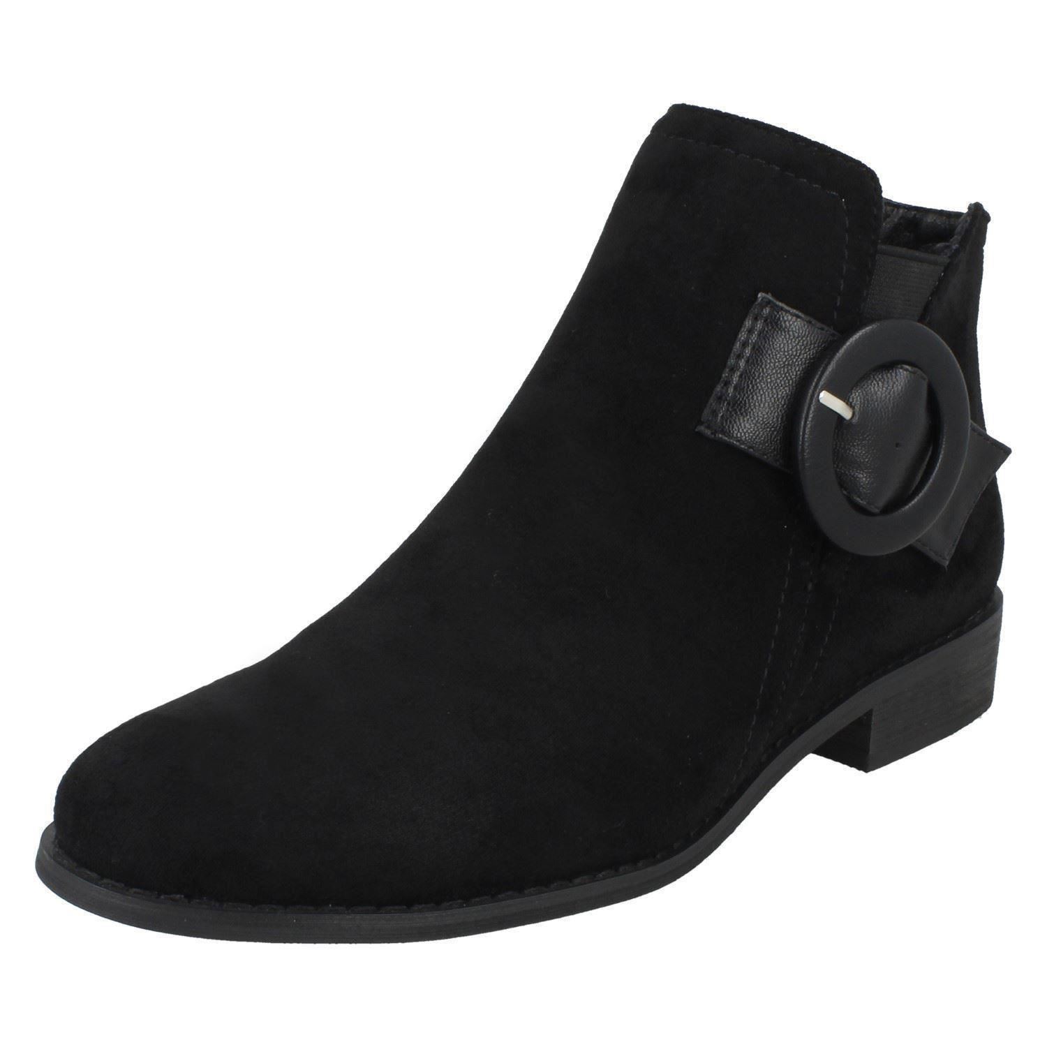 Botas al tobillo informales con hebilla para dama - Imagen 2 de 19