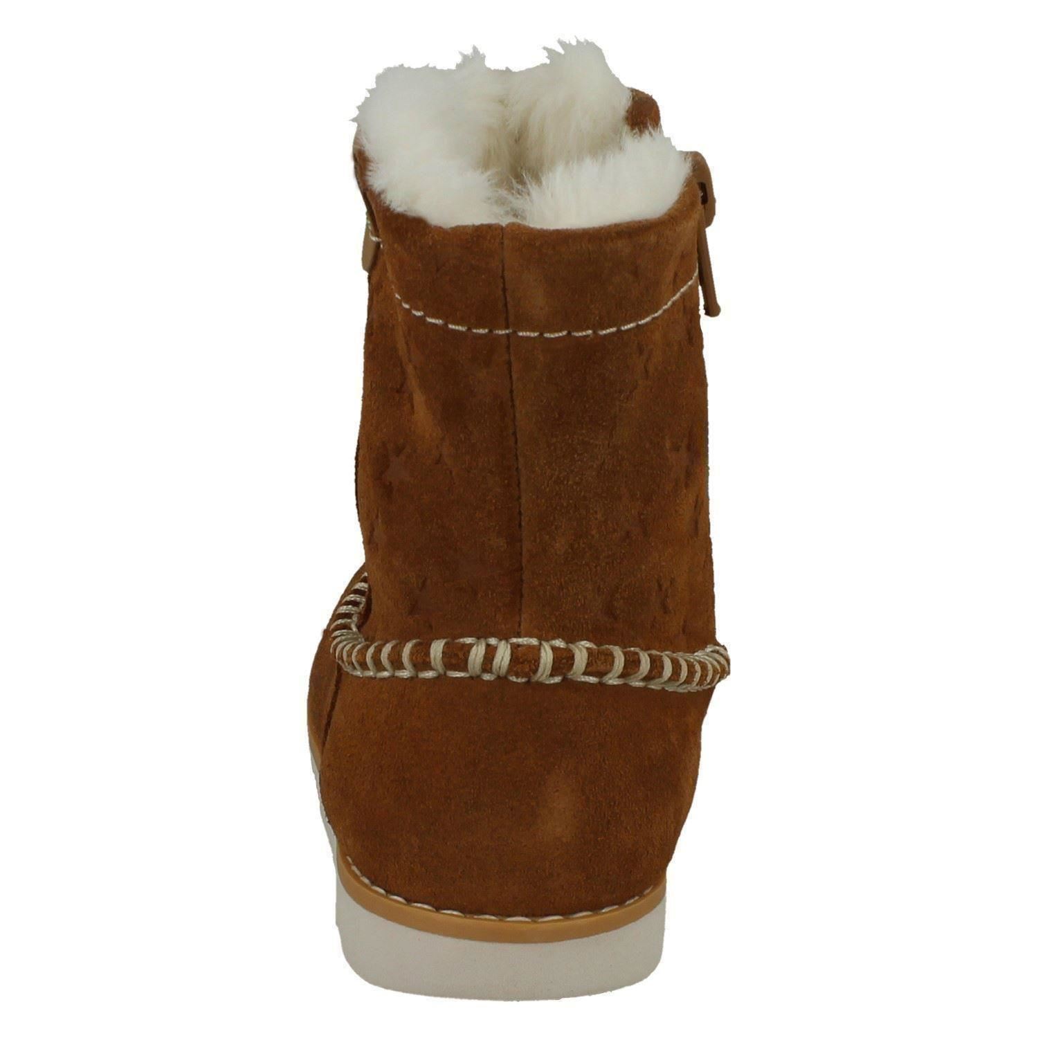 Niñas Clarks Informales con Cremallera Calentadas Botas Corona Piper - Imagen 28 de 28